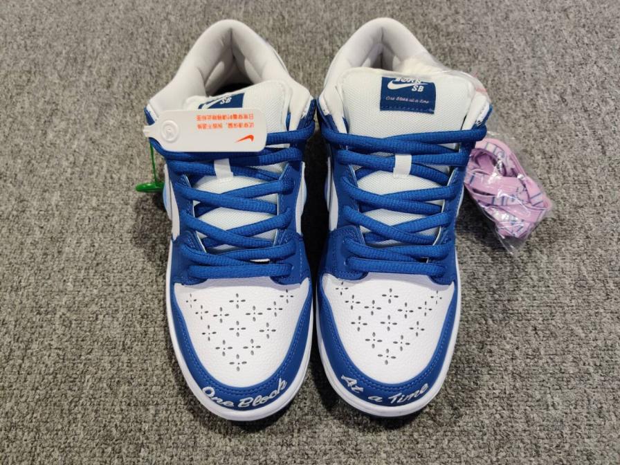 Nike SB Dunk Low Bandana Pattern Sneakers