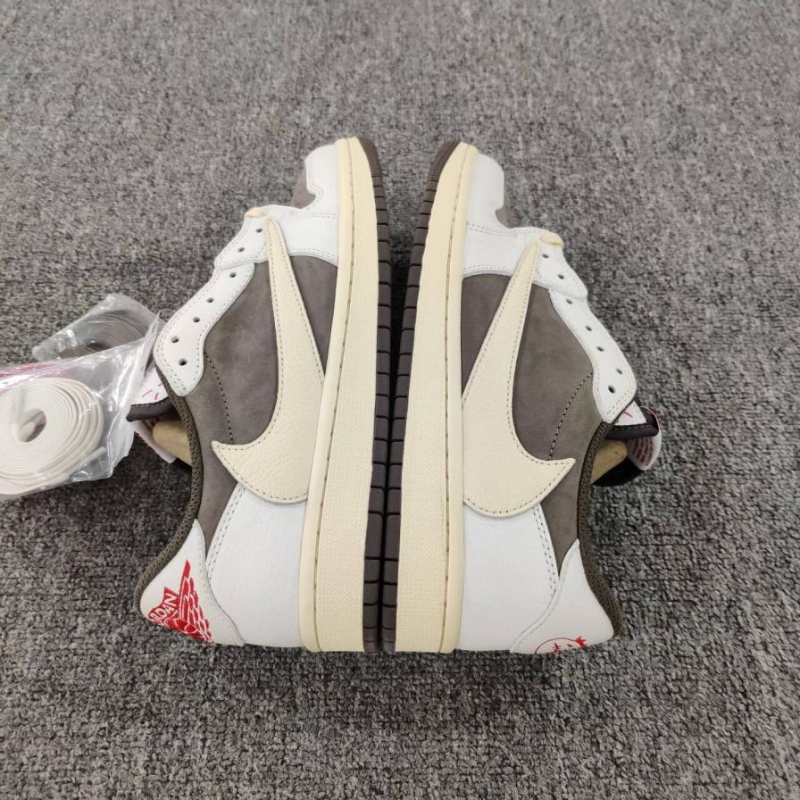 Nike Air Jordan 1 High OG Retro Sneakers - Men's Basketball Shoes