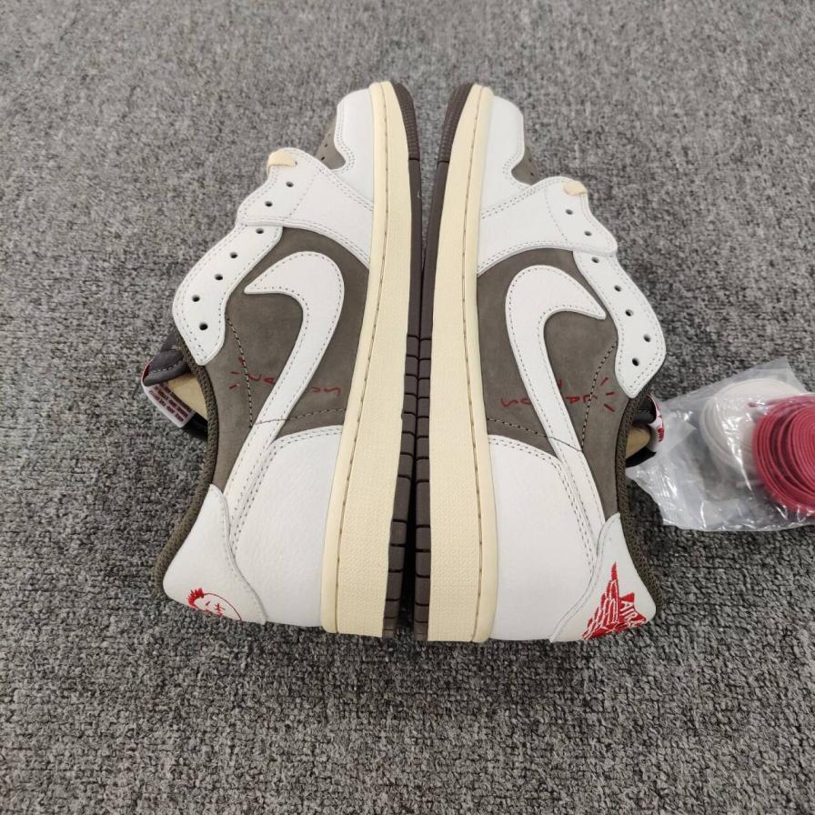 Nike Air Jordan 1 High OG Retro Sneakers - Men's Basketball Shoes