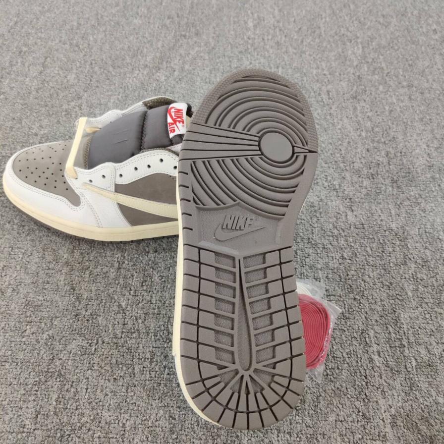 Nike Air Jordan 1 High OG Retro Sneakers - Men's Basketball Shoes