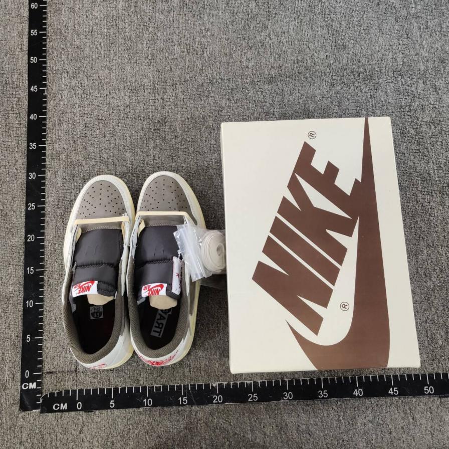Nike Air Jordan 1 High OG Retro Sneakers - Men's Basketball Shoes
