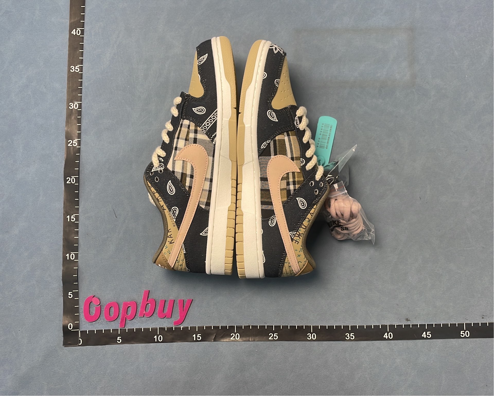 Nike Dunk Low Bandana Plaid Design Sneakers