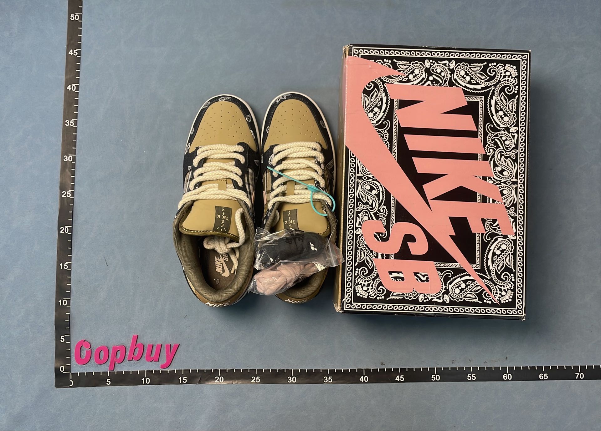 Nike Dunk Low Bandana Plaid Design Sneakers