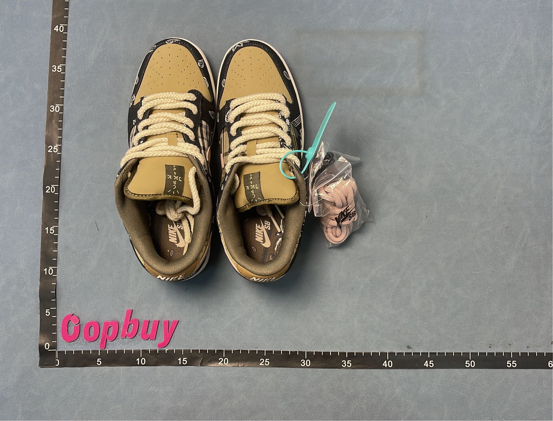 Nike Dunk Low Bandana Plaid Design Sneakers