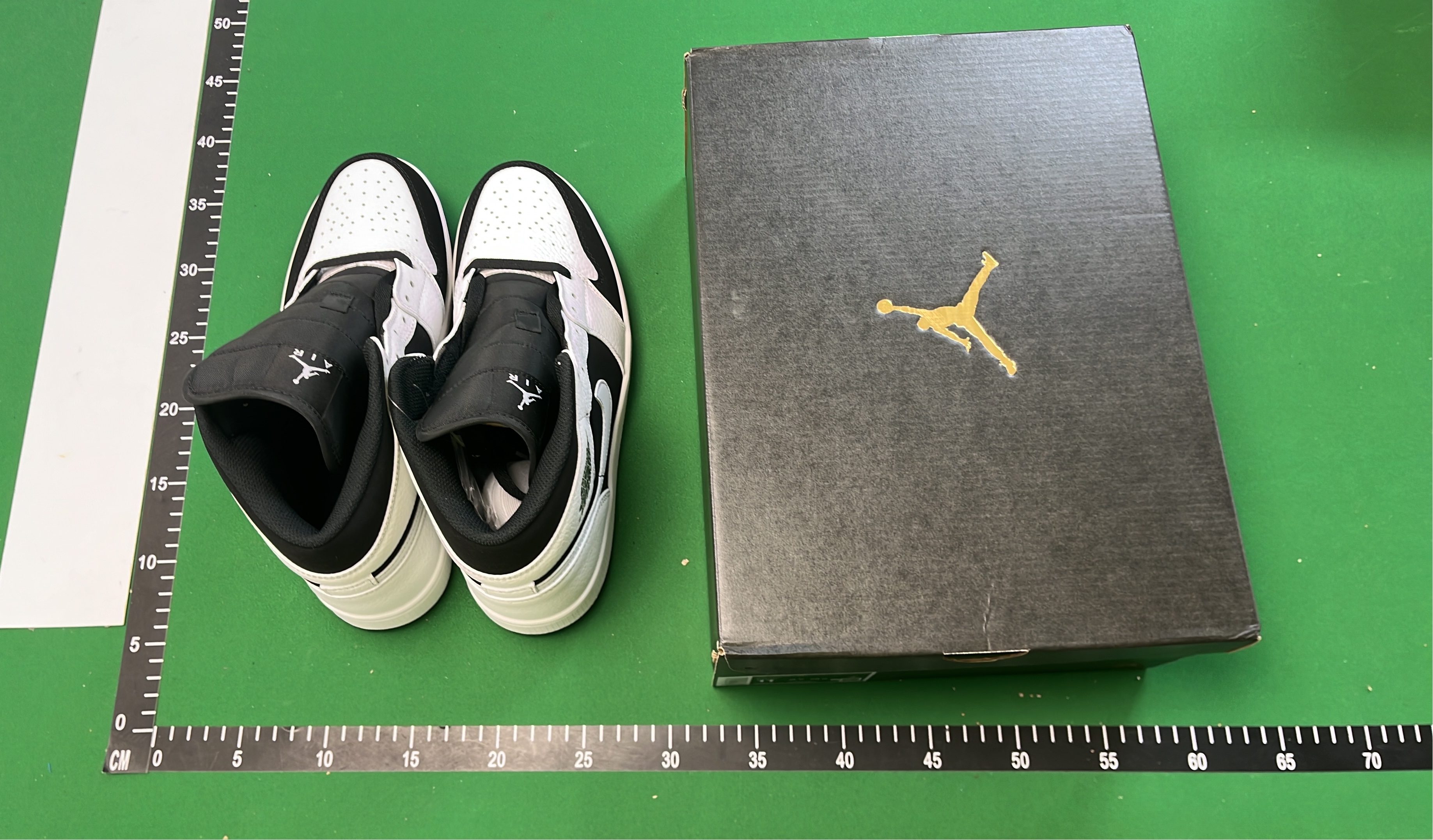 Air Jordan 1 High OG Sneakers Collection