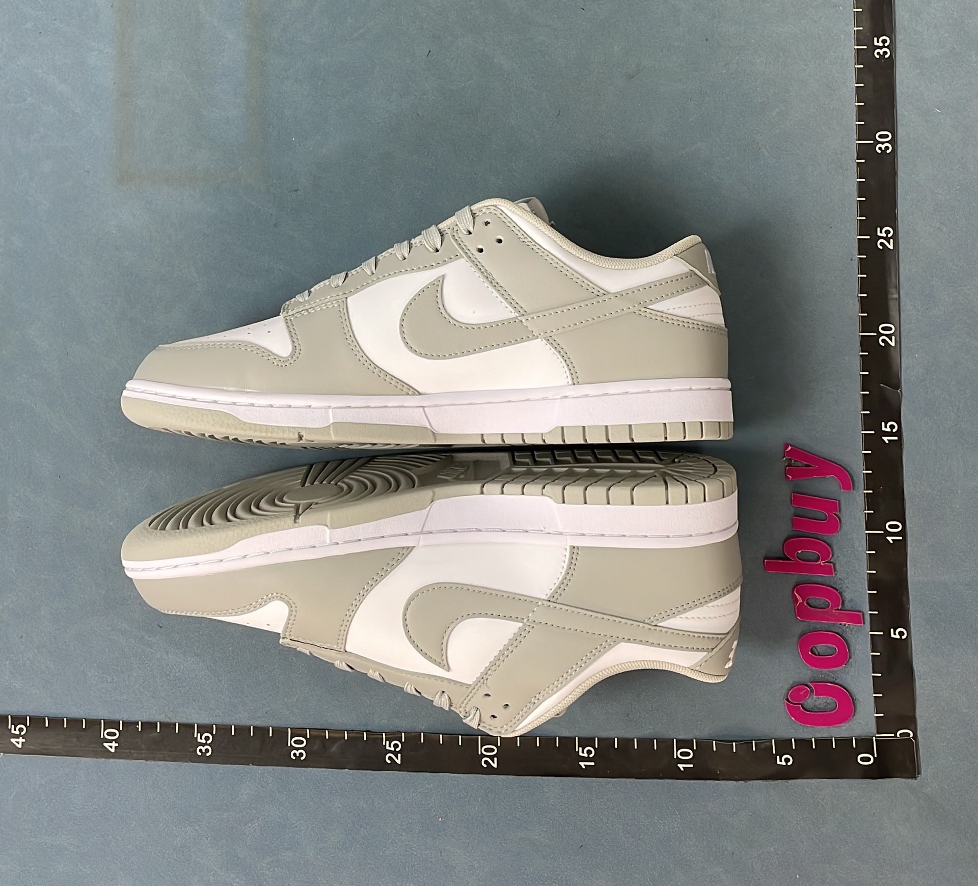 Nike Dunk Low Sneakers - Classic Colorways & Limited Editions
