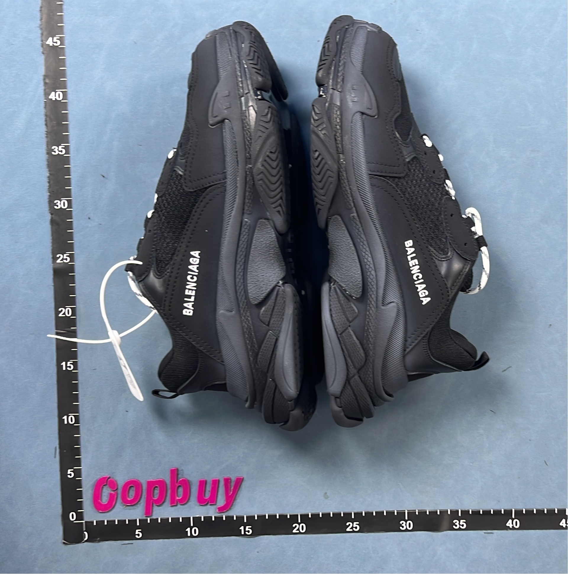 Customizable Pattern Sneakers VG-TRIPLE Design