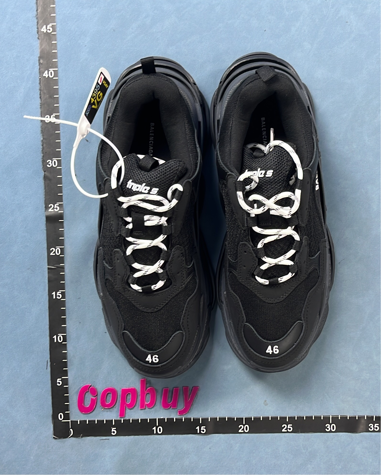 Customizable Pattern Sneakers VG-TRIPLE Design