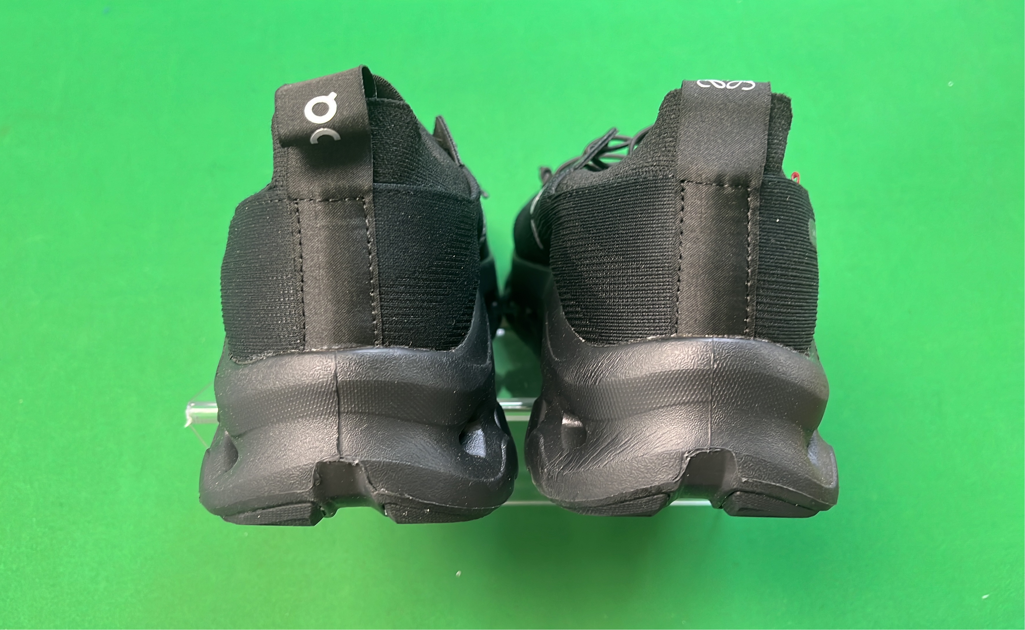 On Cloudflow Running Shoes - Lightweight & Cushioned Design