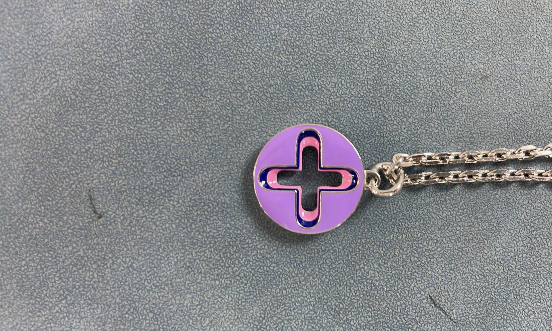Colorful X-Pattern Pendant Necklace for Fashion Lovers