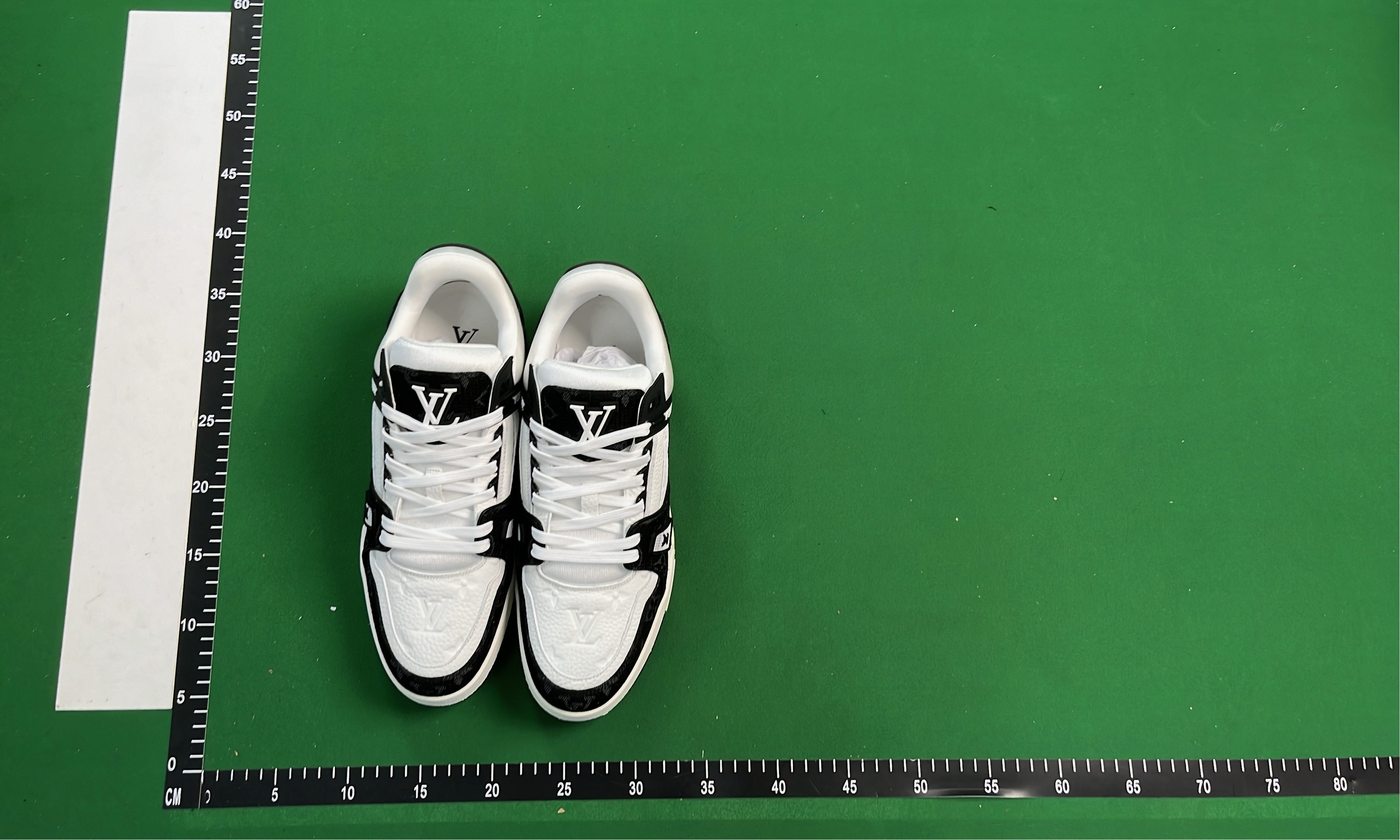 TOPMADE White Sneakers - Fashionable Casual Shoes for Men and Women