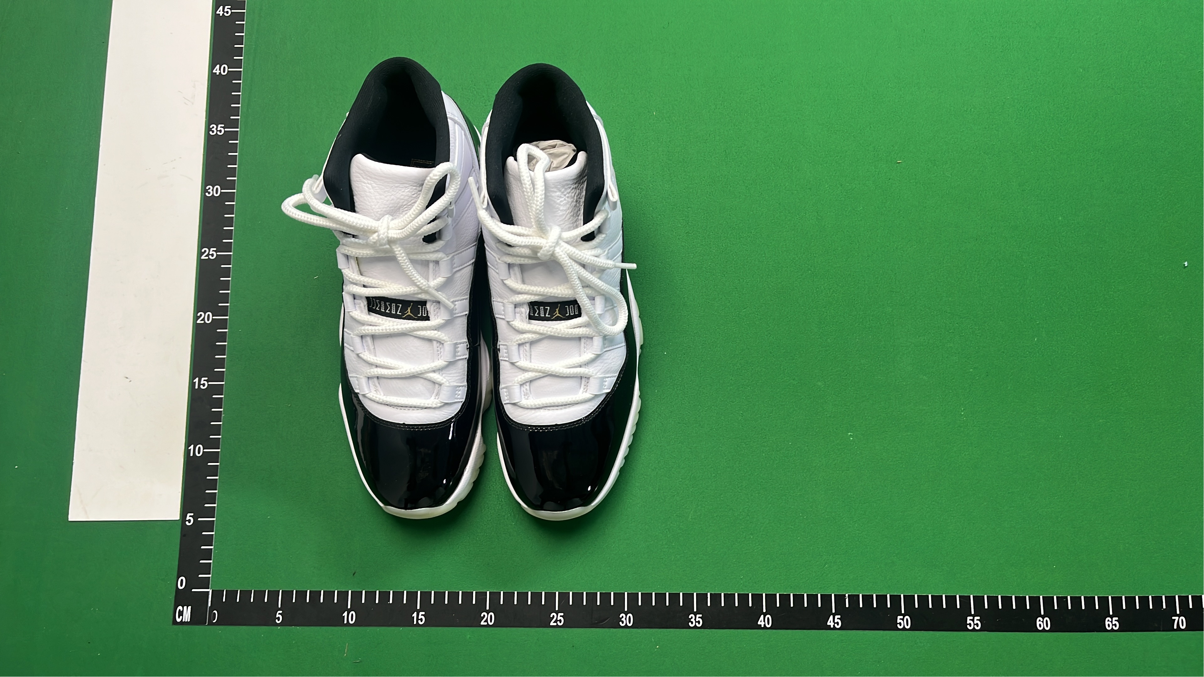 Air Jordan 1 Low Bred Black Toe