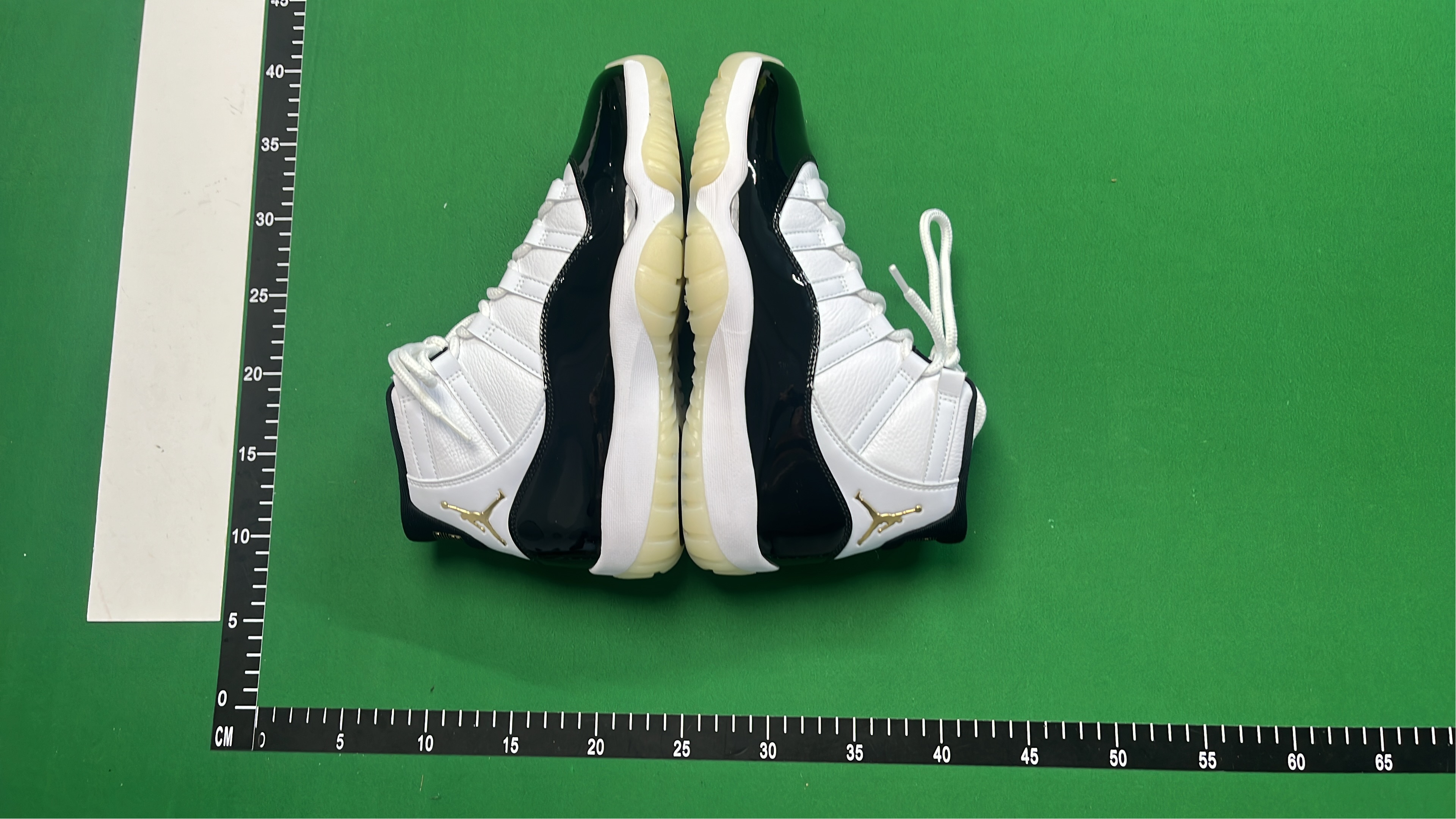 Air Jordan 1 Low Bred Black Toe
