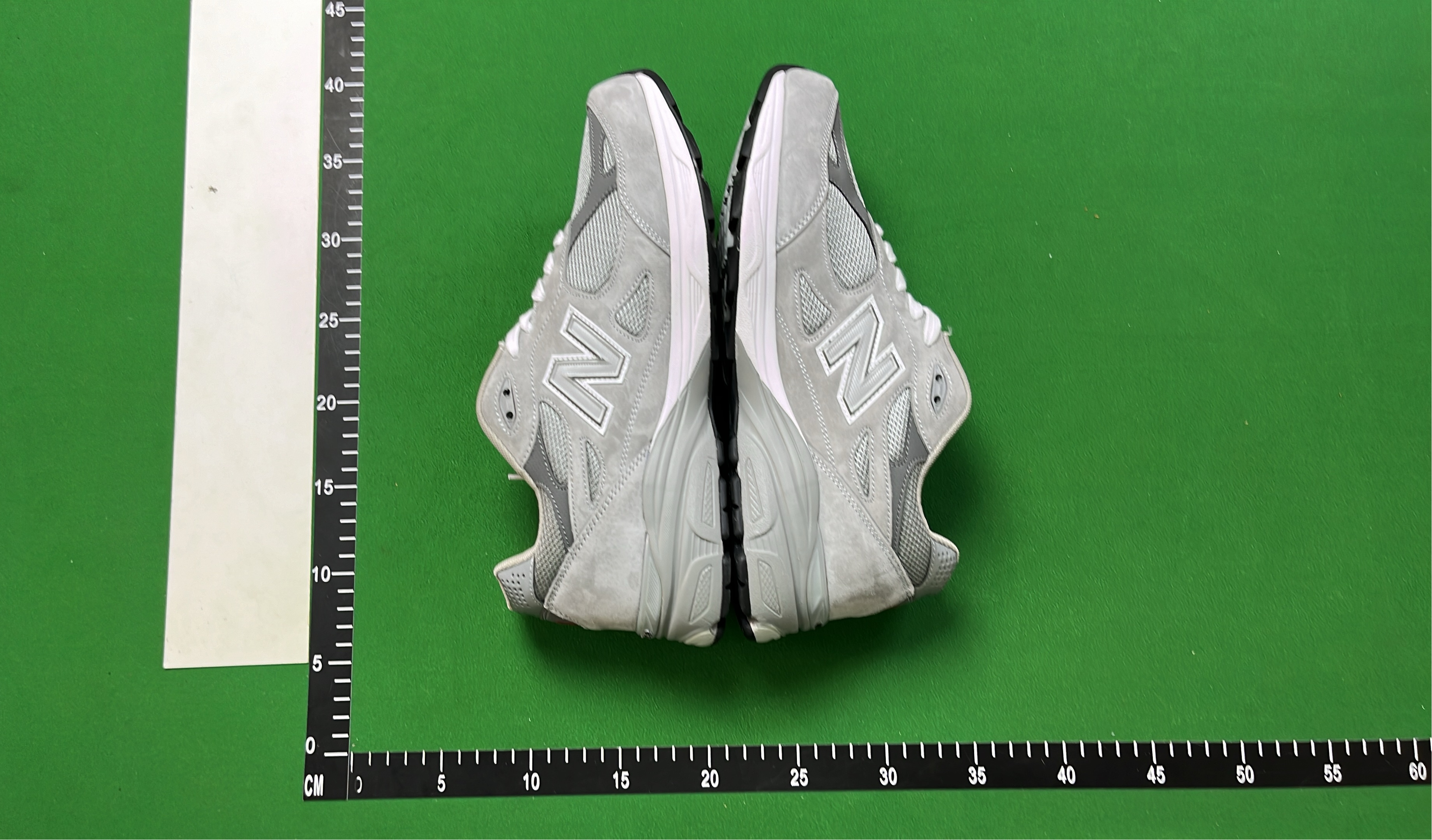 New Balance 990v4 Running Shoes - Men's Classic Athletic Sneakers