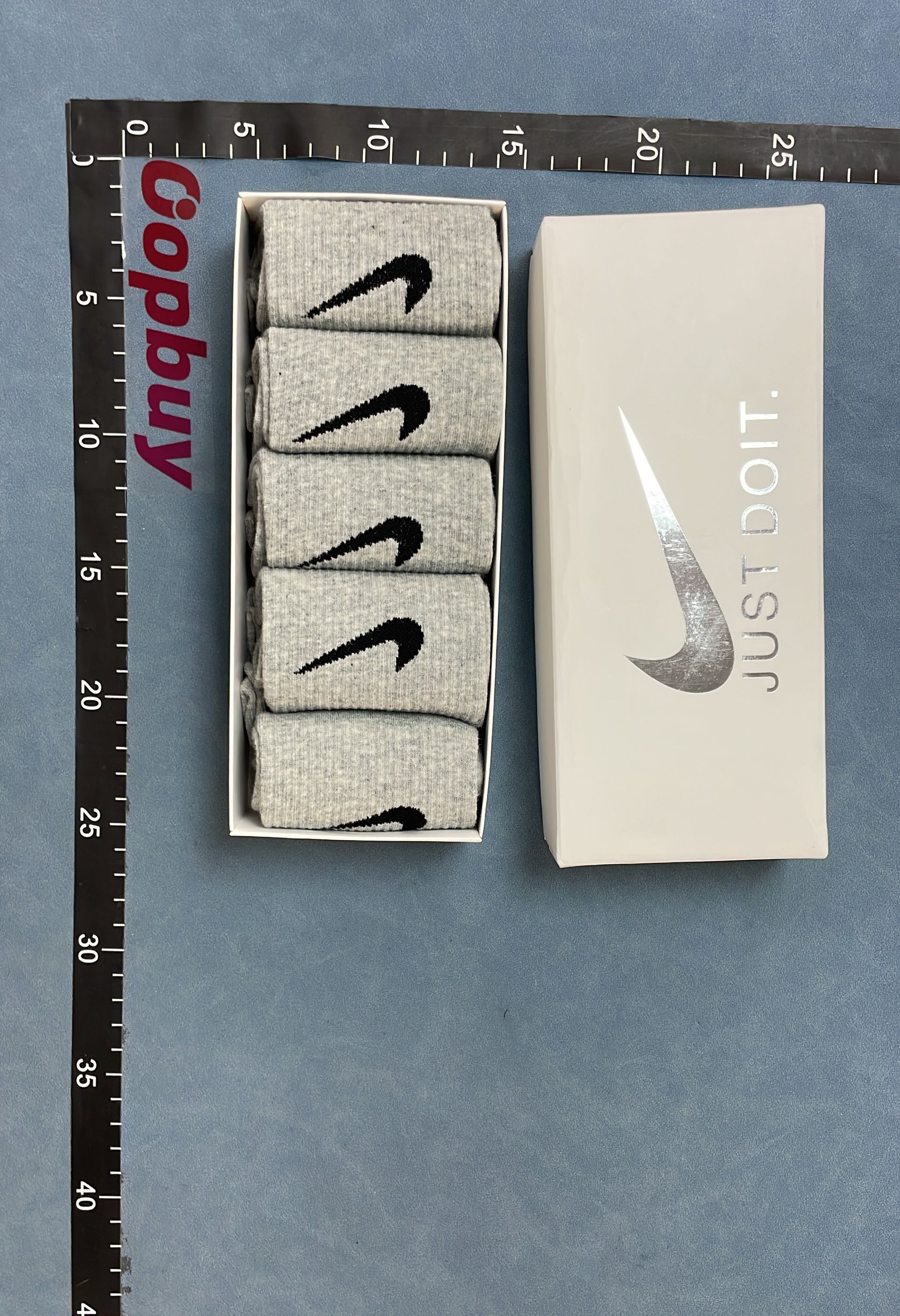 Nike Everyday Socks - White & Black Ankle Socks for Men Women
