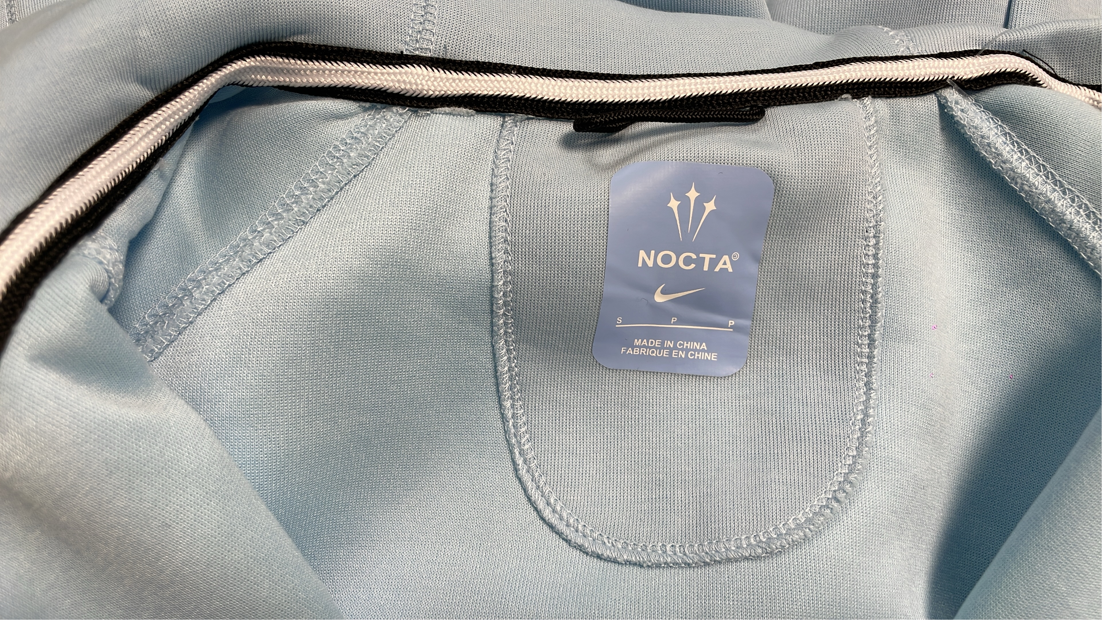 Nike Full-Zip Hoodie - Lightweight Sweatshirt for Men and Women
