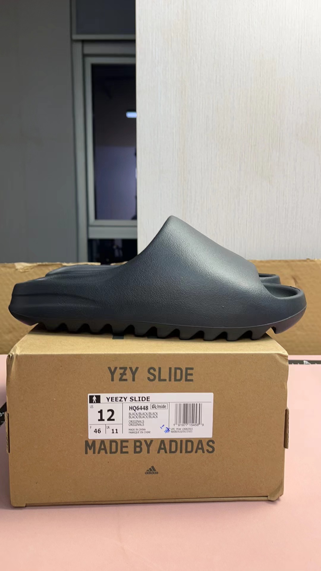 Adidas Originals Yeezy Slide (10+)  in the Best OopBuy Spreadsheet QC photos