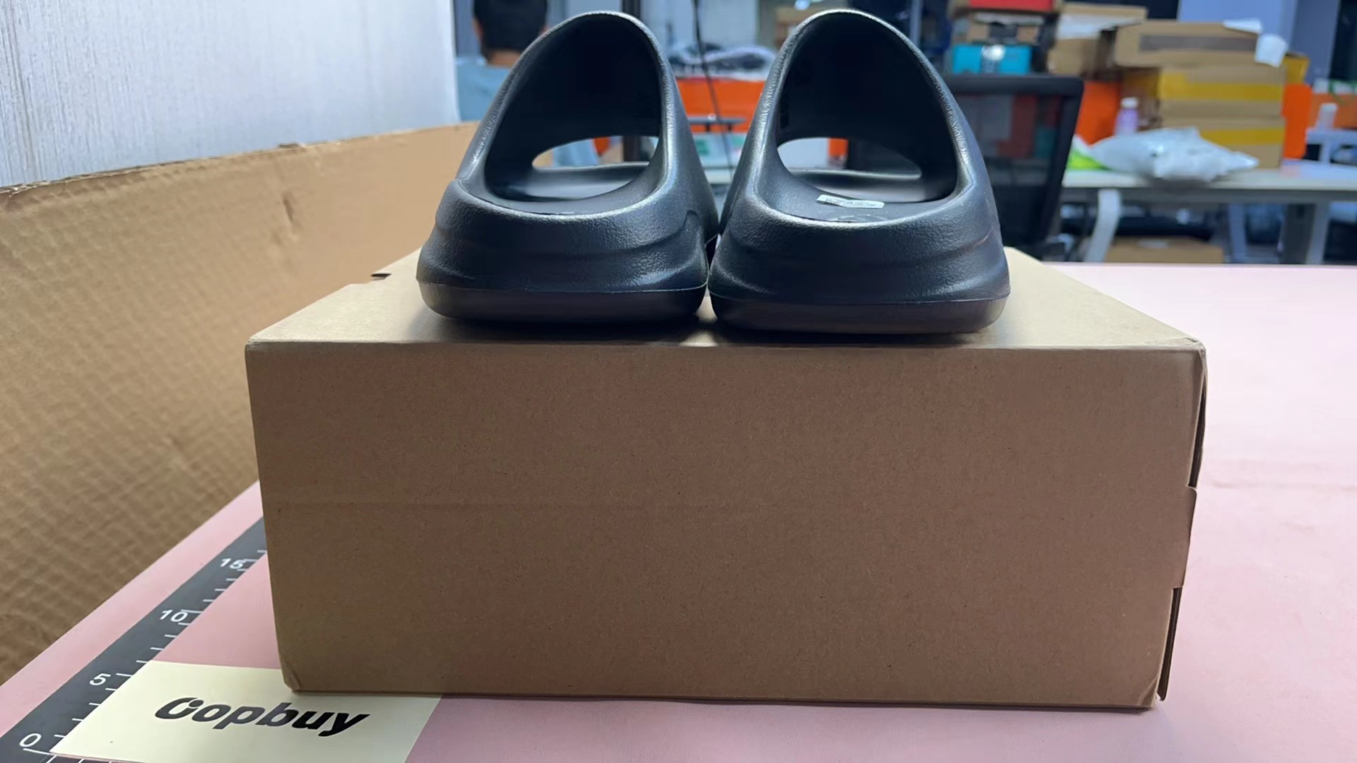 Adidas Originals Yeezy Slide (10+)  in the Best OopBuy Spreadsheet QC photos