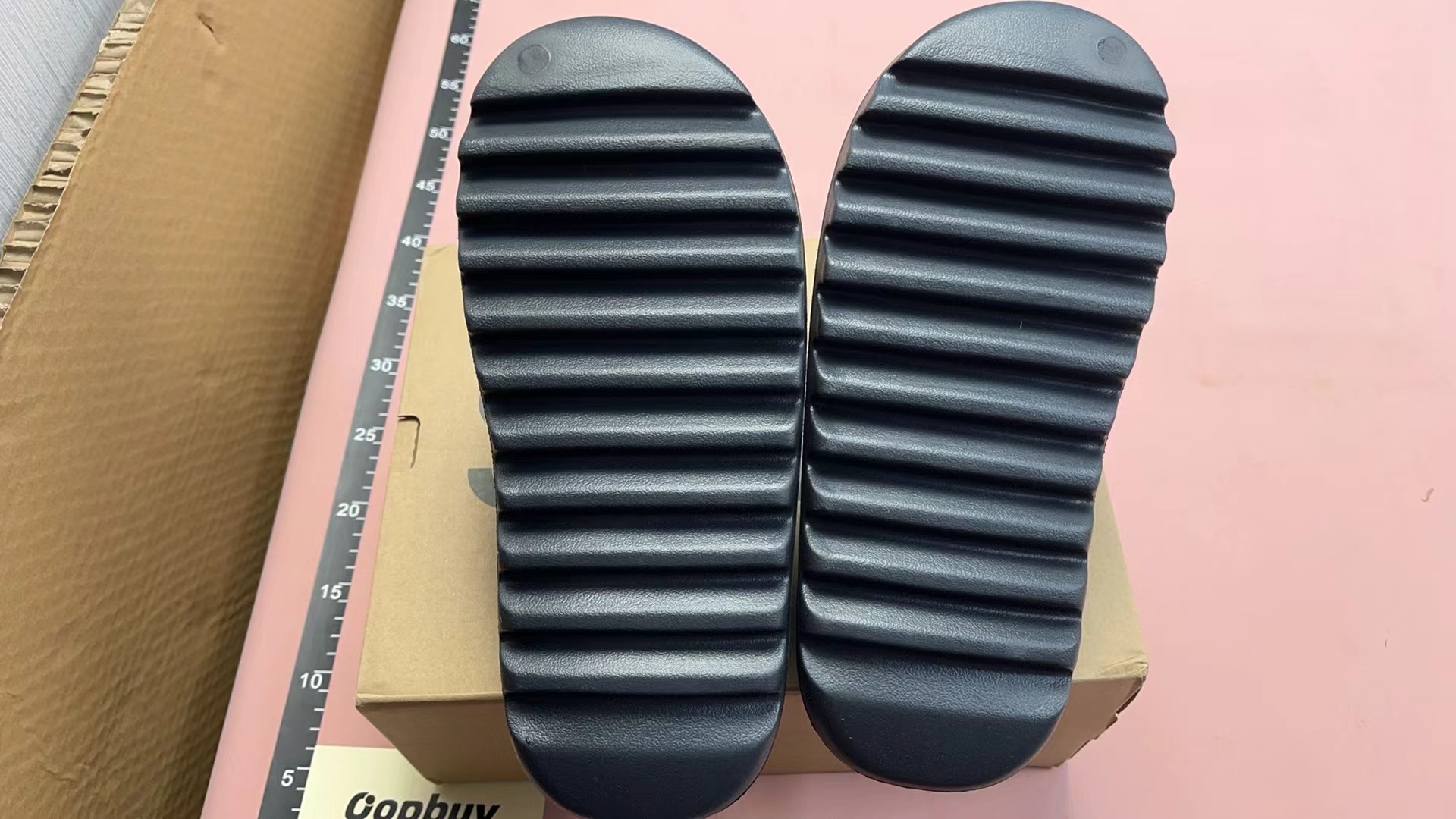 Adidas Originals Yeezy Slide (10+)  in the Best OopBuy Spreadsheet QC photos