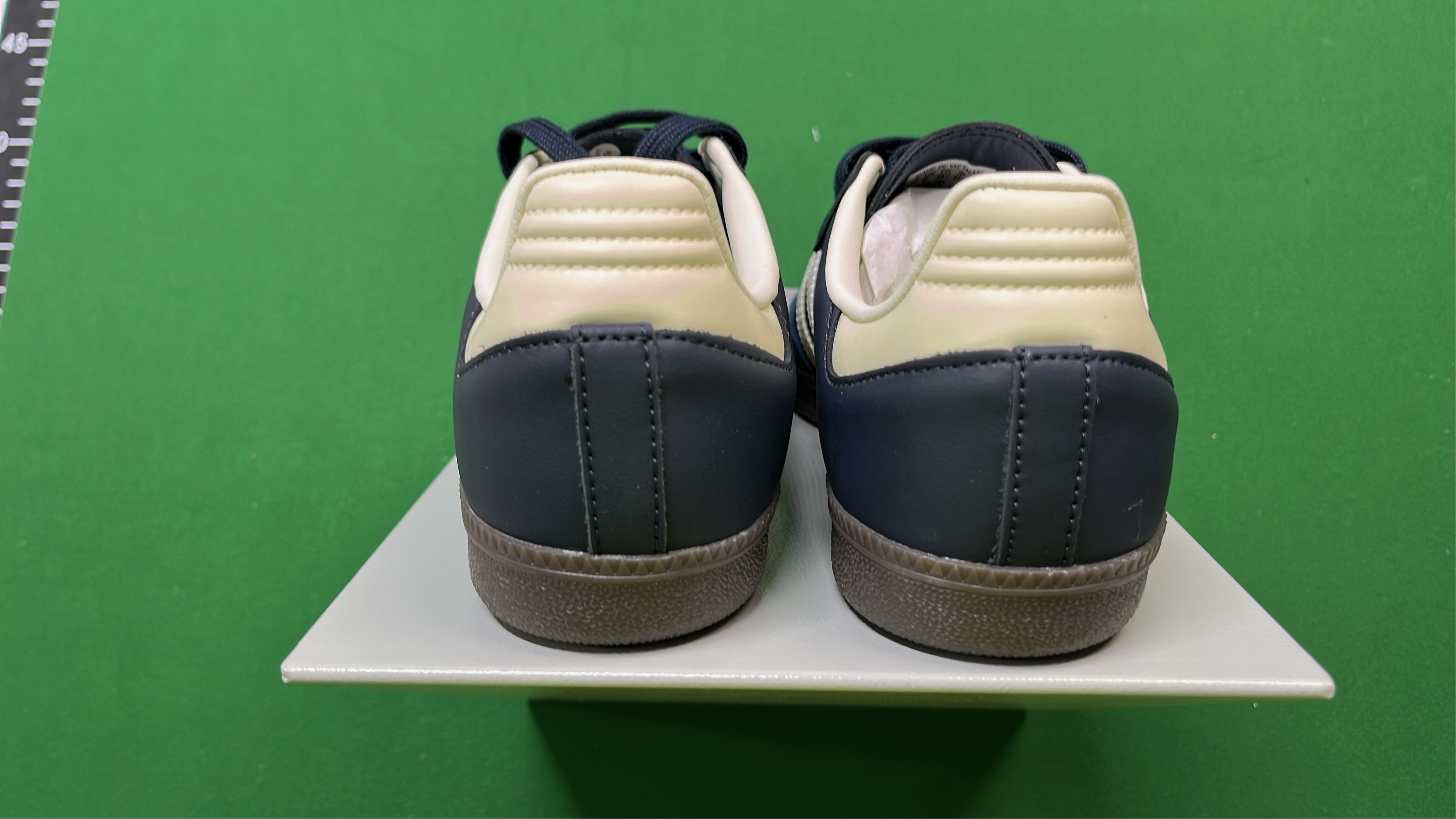 Adidas Samba Classic Sneakers - Retro Style for Men and Women