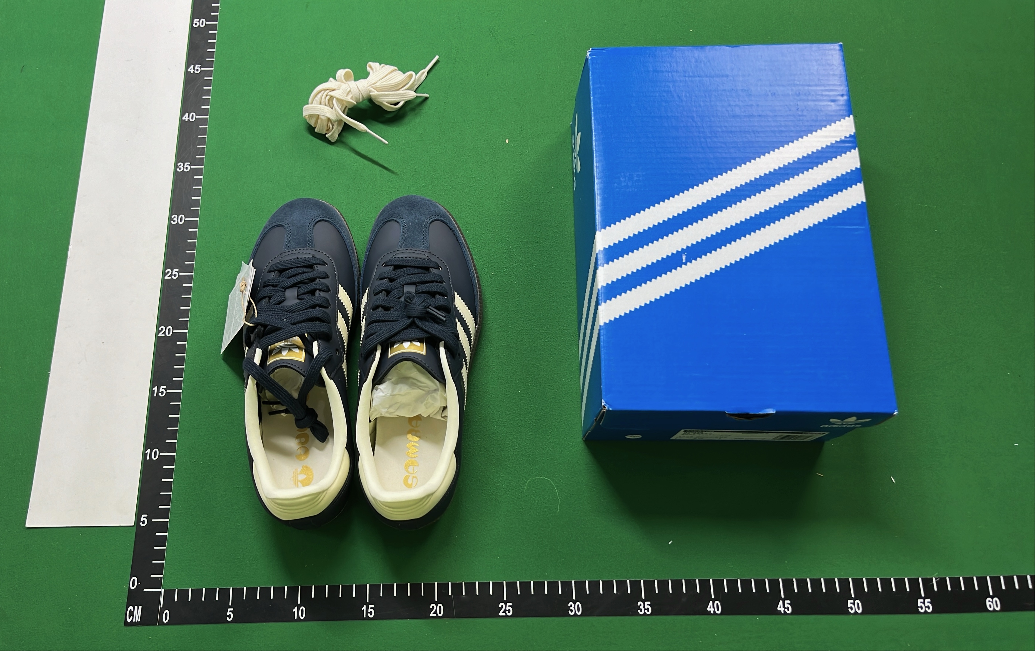 Adidas Samba Classic Sneakers - Retro Style for Men and Women
