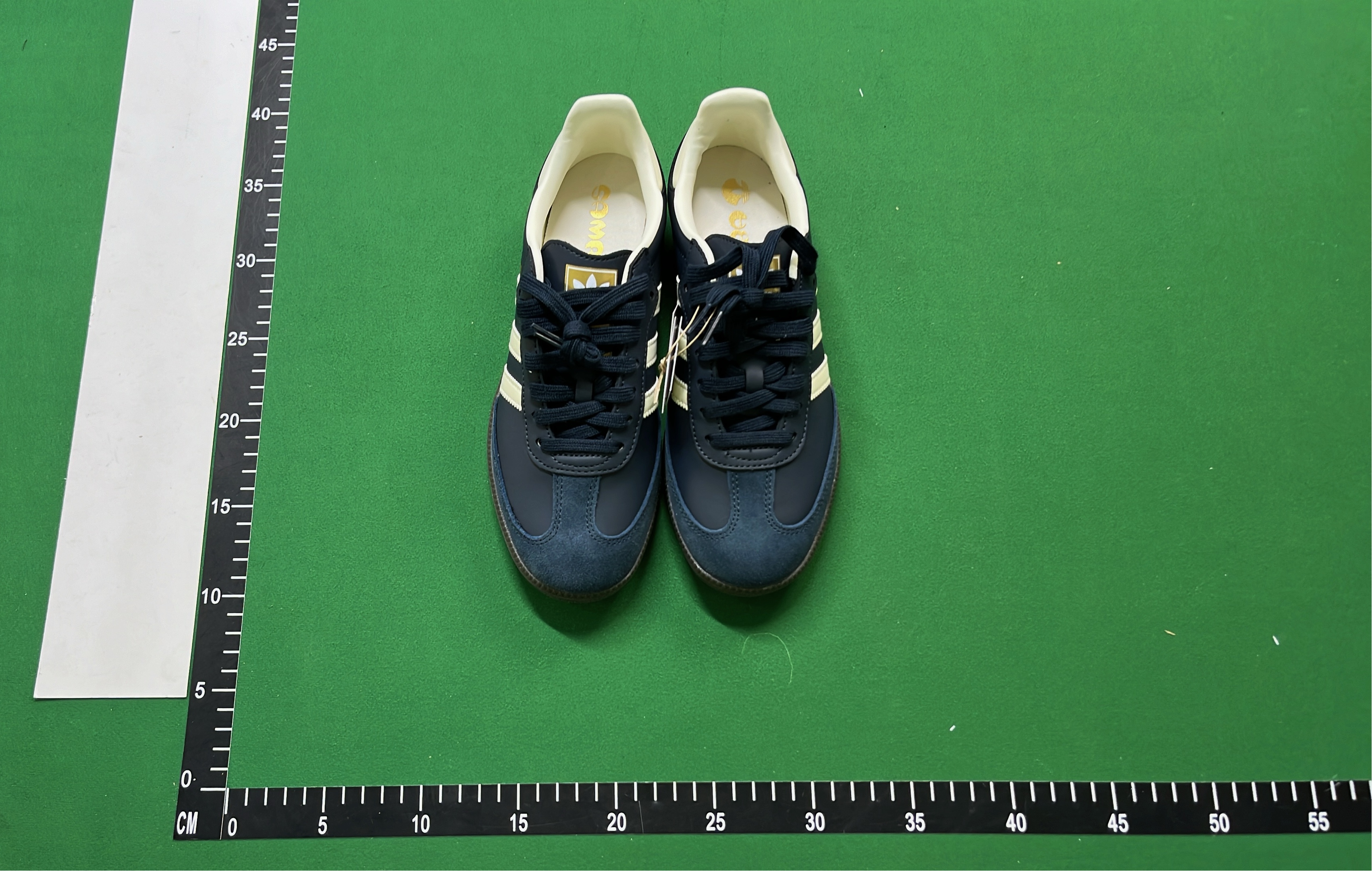Adidas Samba Classic Sneakers - Retro Style for Men and Women