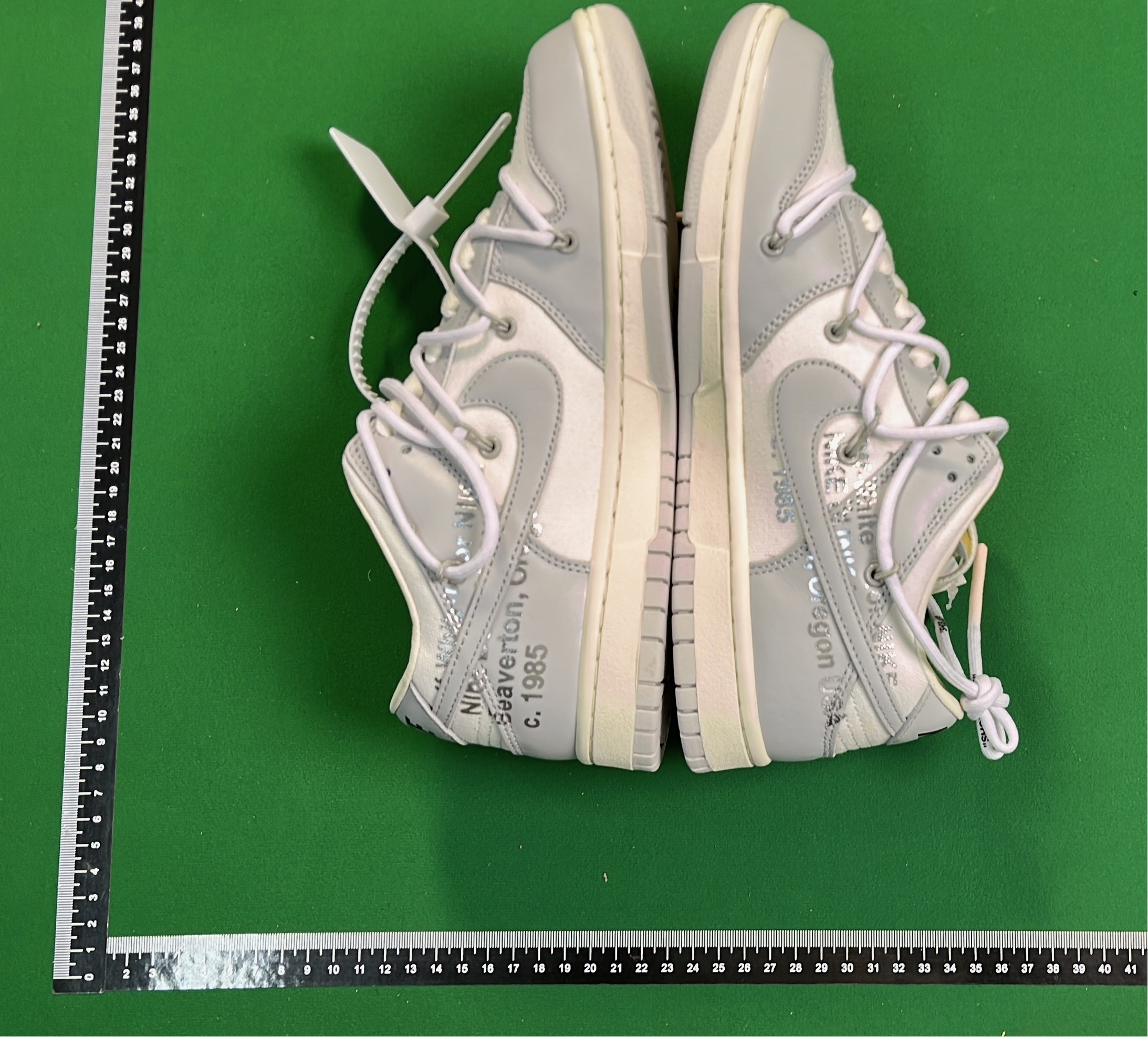 Off-White x Nike Dunk Low YOLO联名款运动鞋