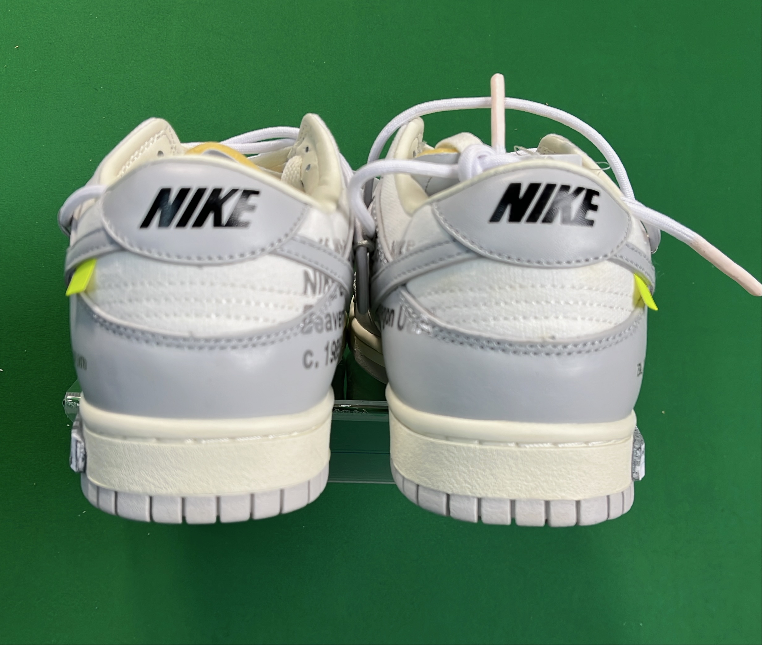 Off-White x Nike Dunk Low YOLO联名款运动鞋