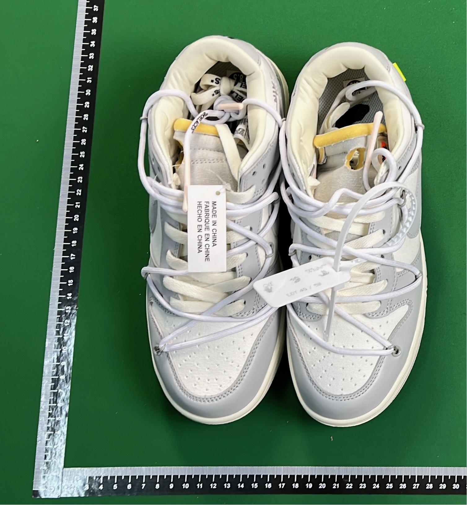 Off-White x Nike Dunk Low YOLO联名款运动鞋