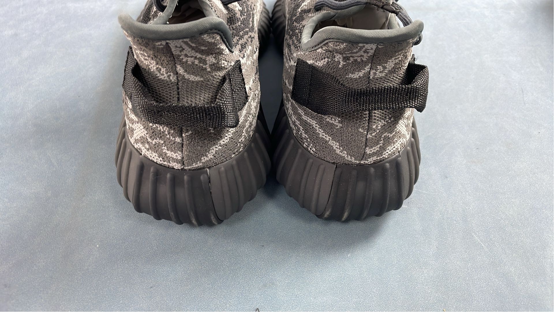 Yeezy Boost 350 V2 Sneakers - Premium Fashion Shoes for Men and Women
