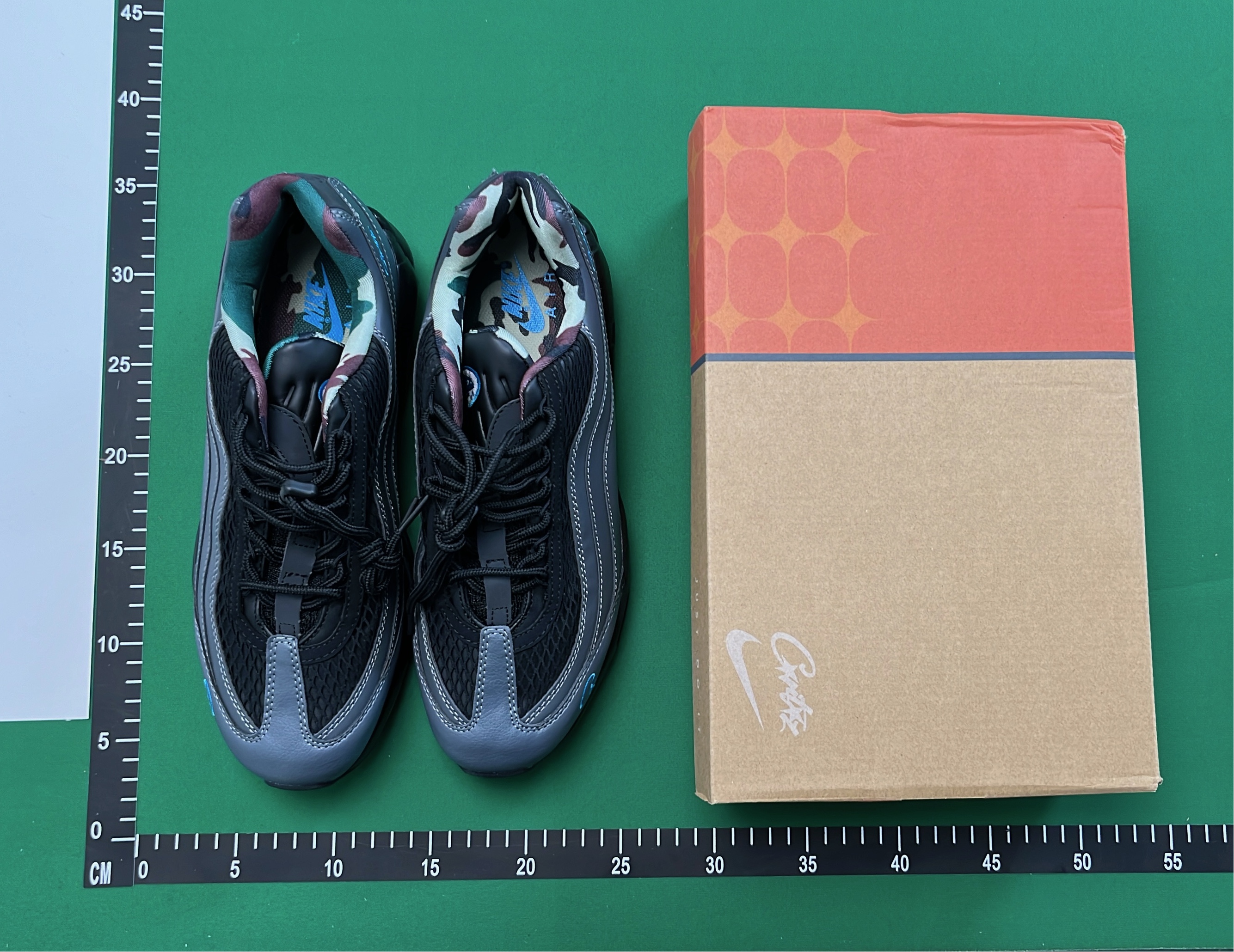 Nike Air Max 95 Sneakers - Classic Running Shoes for Men and Women