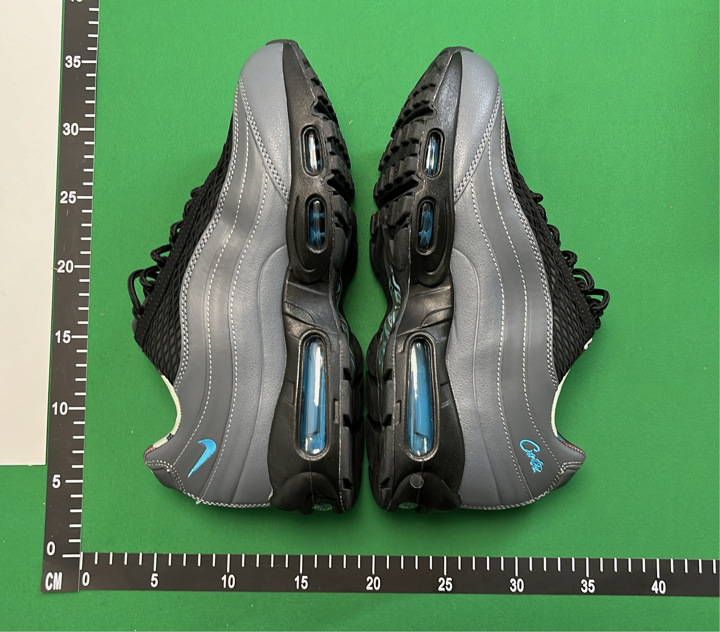 Nike Air Max 95 Sneakers - Classic Running Shoes for Men and Women