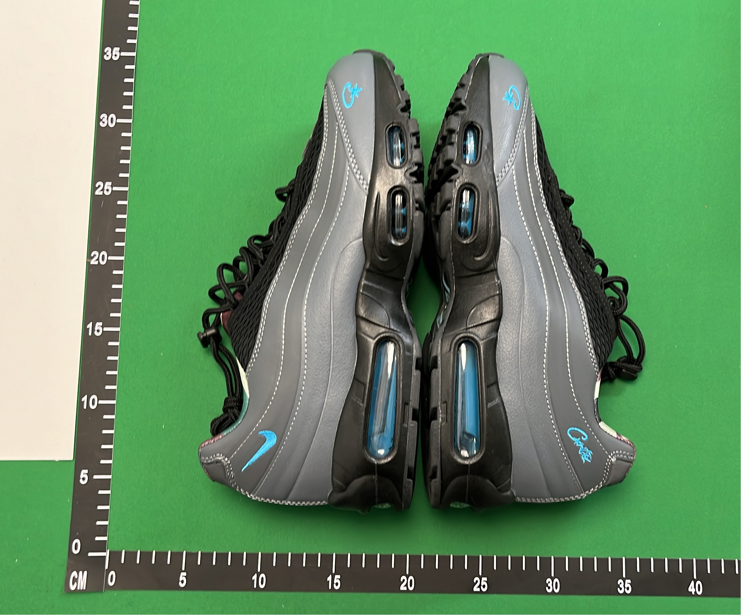 Nike Air Max 95 Sneakers - Classic Running Shoes for Men and Women