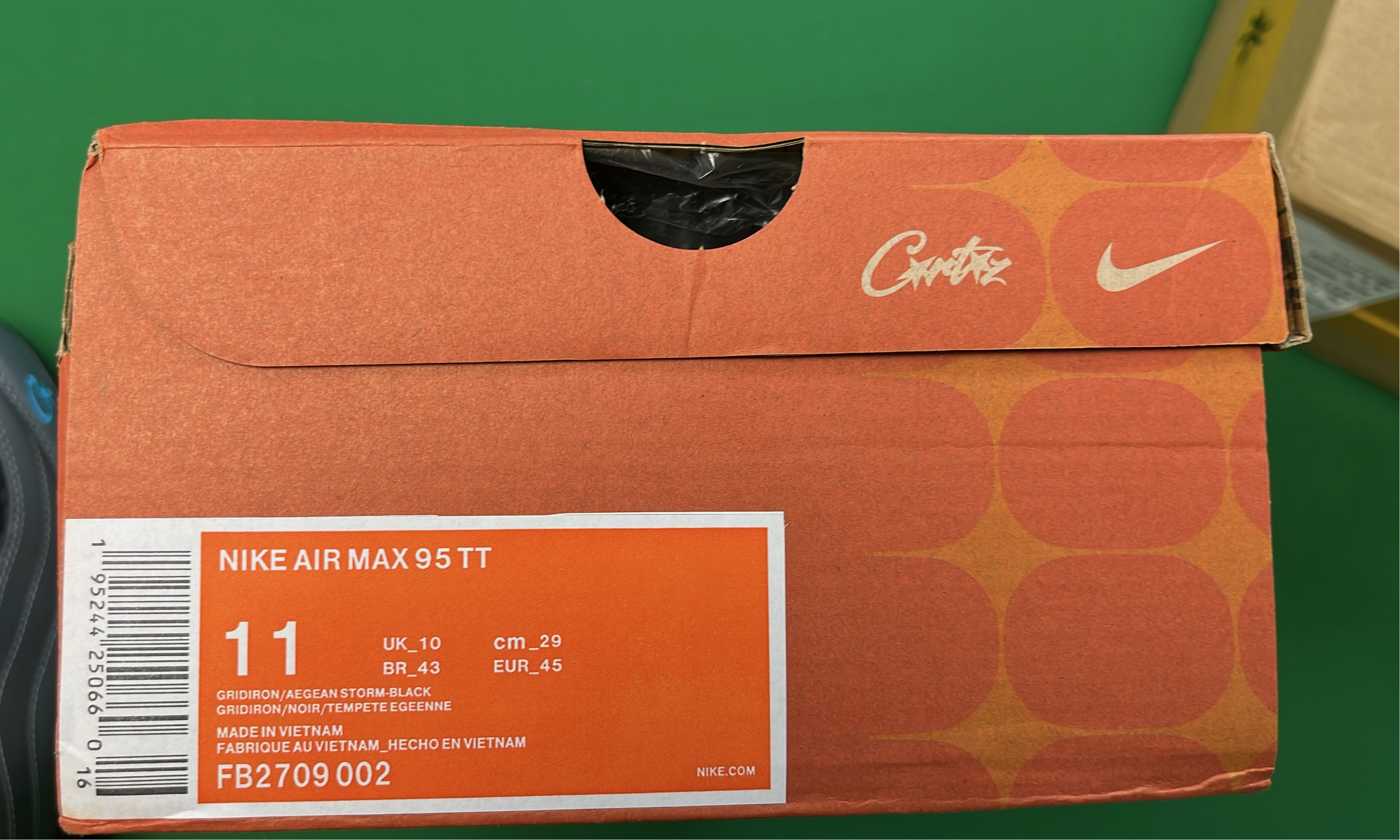 Nike Air Max 95 Sneakers - Classic Running Shoes for Men and Women