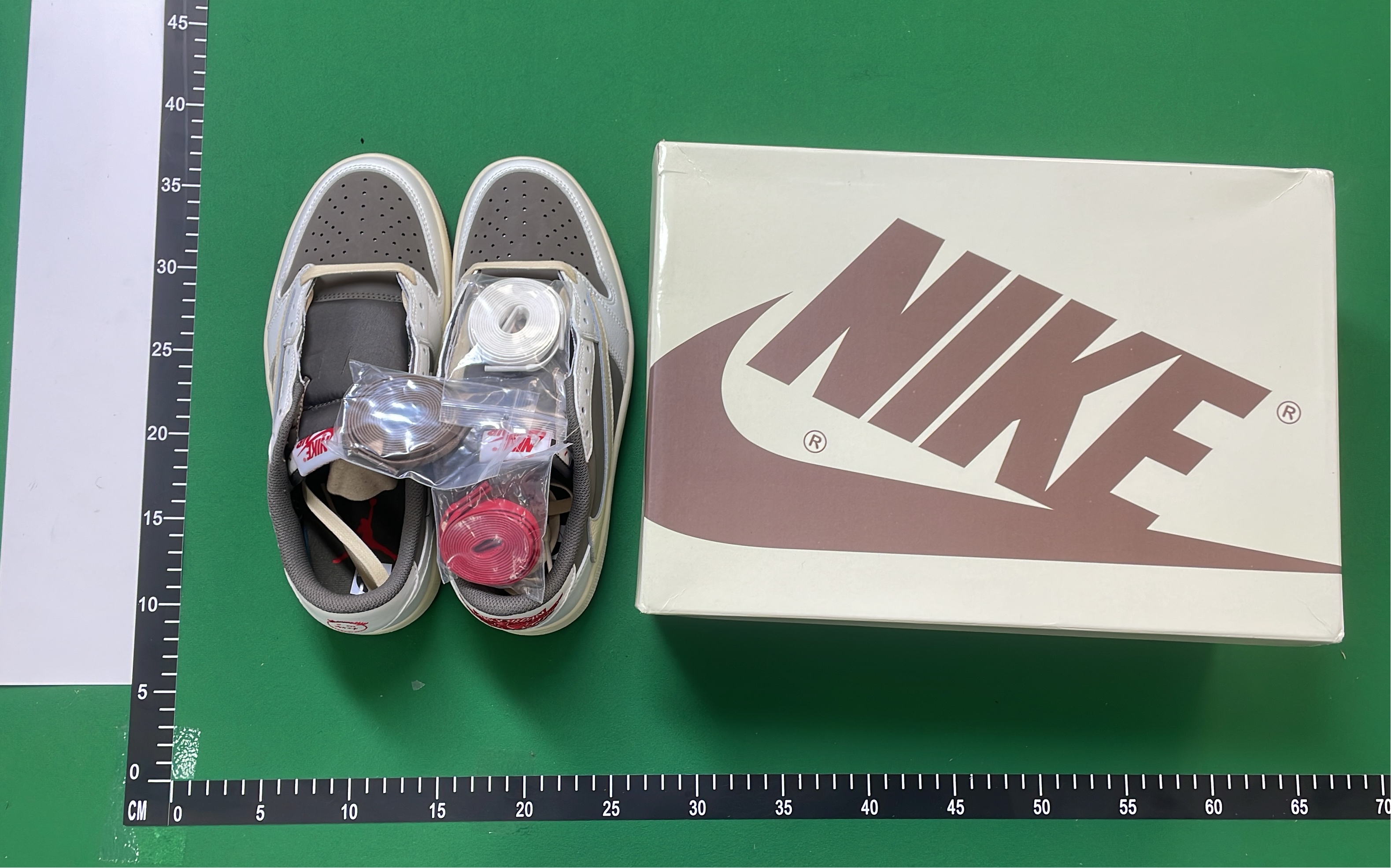 Air Jordan 1 Low Sneakers - Classic Colorways for Men