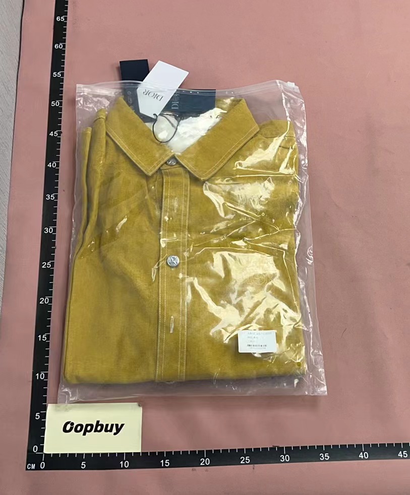 Vibrant Yellow Button-Up Shirt for Casual Wear