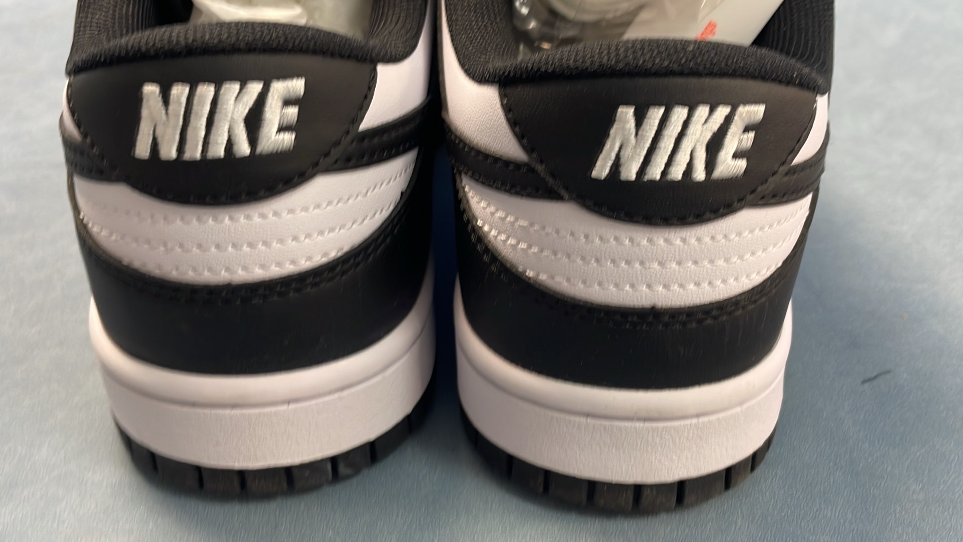 Nike Dunk Low Sneakers - Classic Colorways for Men and Women
