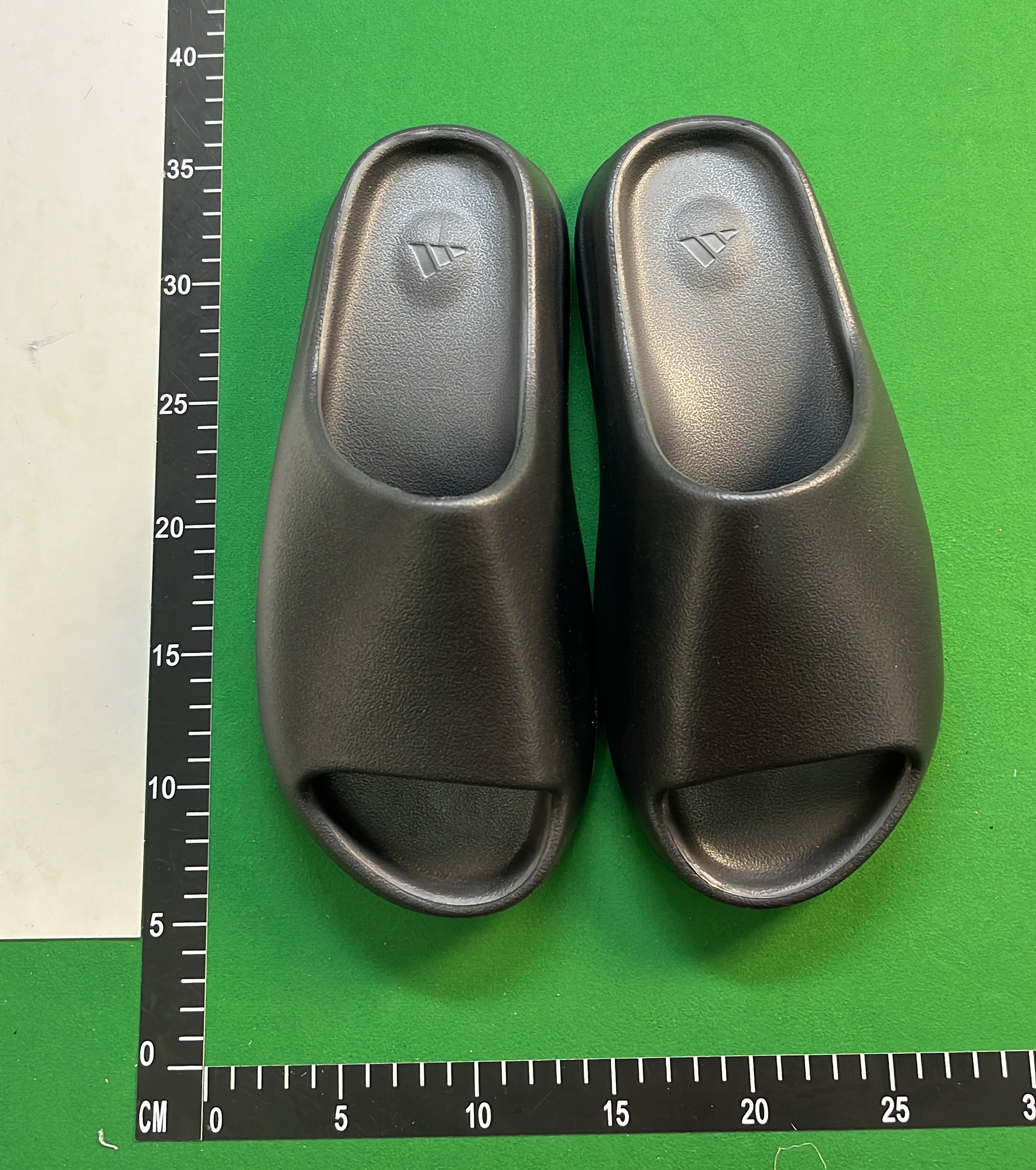 Yeezy Slide Cream Beige Unisex Slides FW6345