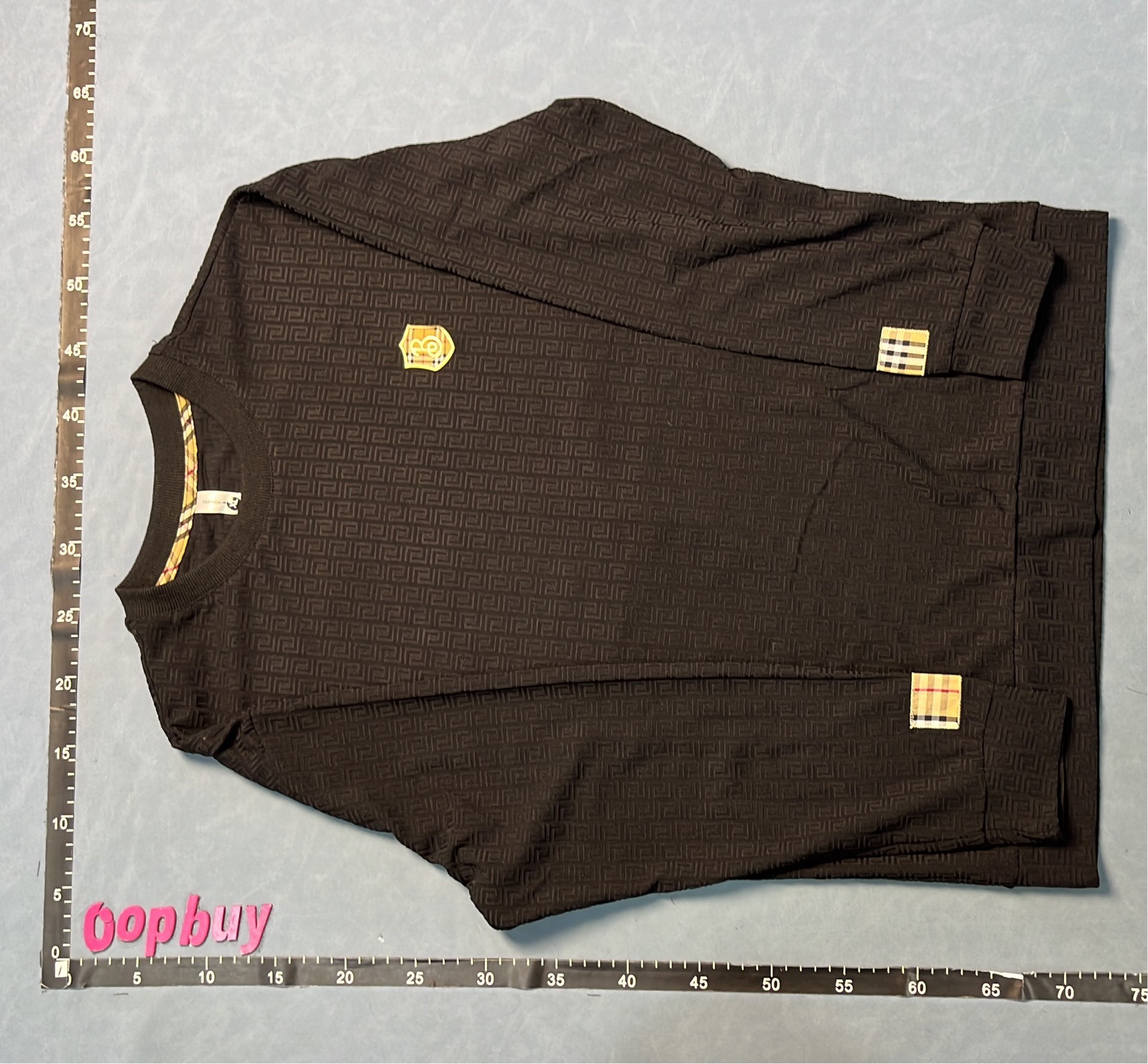 White Geometric Pattern Sweatshirt with Plaid Cuffs and Crest