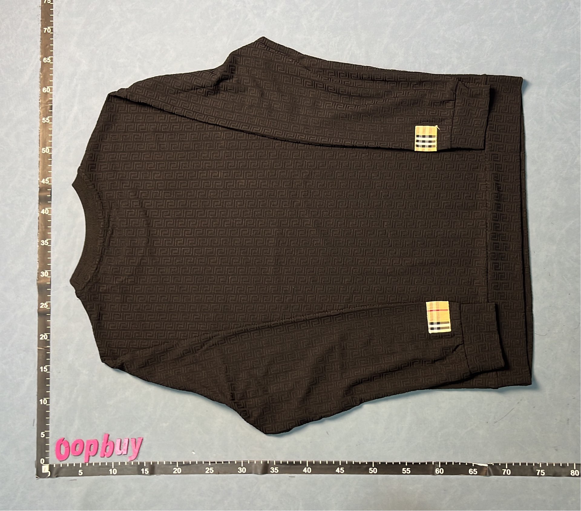 White Geometric Pattern Sweatshirt with Plaid Cuffs and Crest
