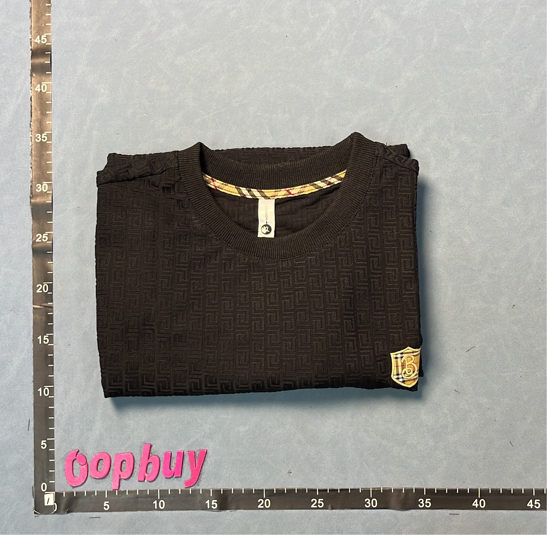 White Geometric Pattern Sweatshirt with Plaid Cuffs and Crest