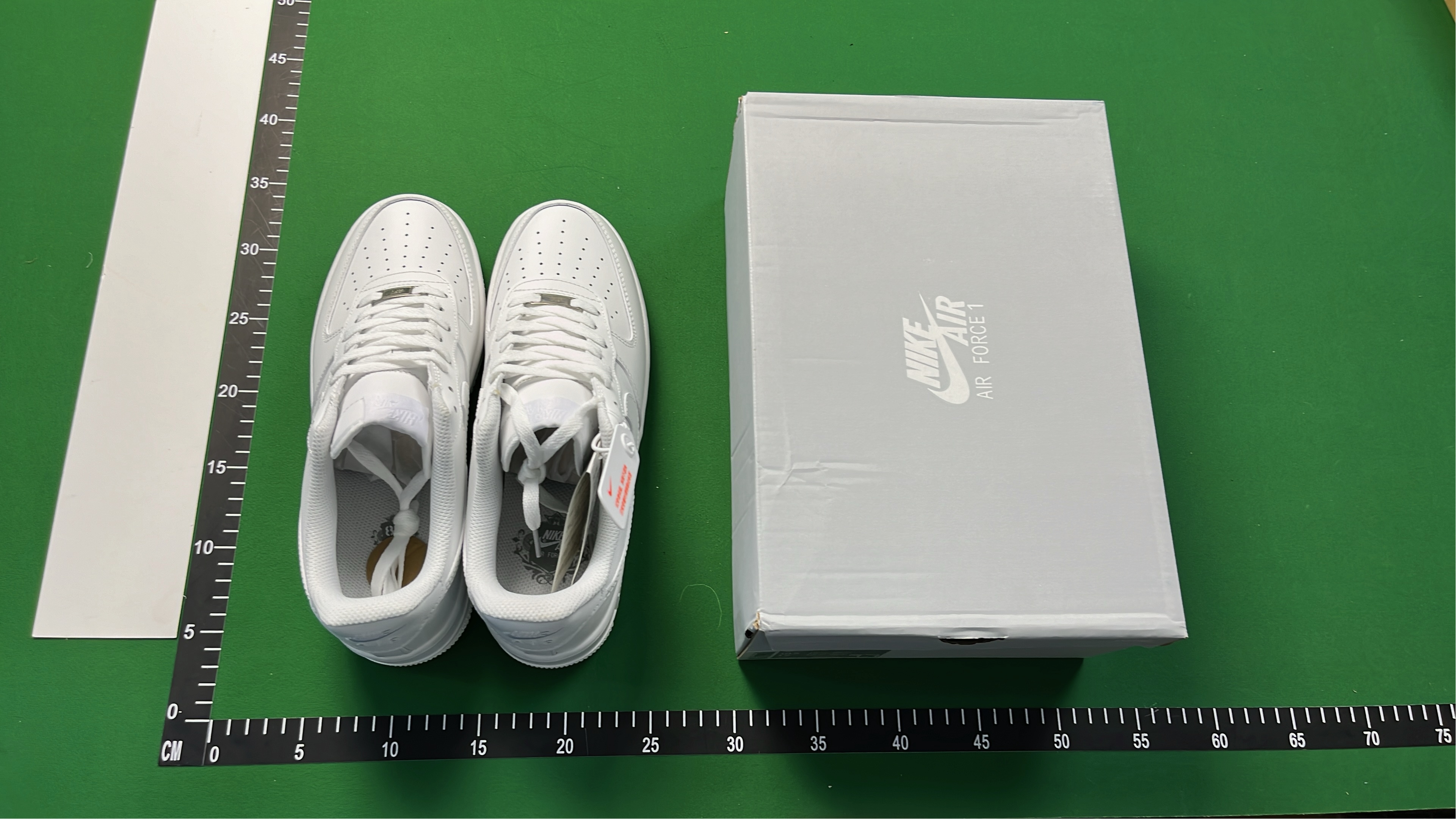 Nike Air Force 1 Low Supreme Collaboration Sneakers