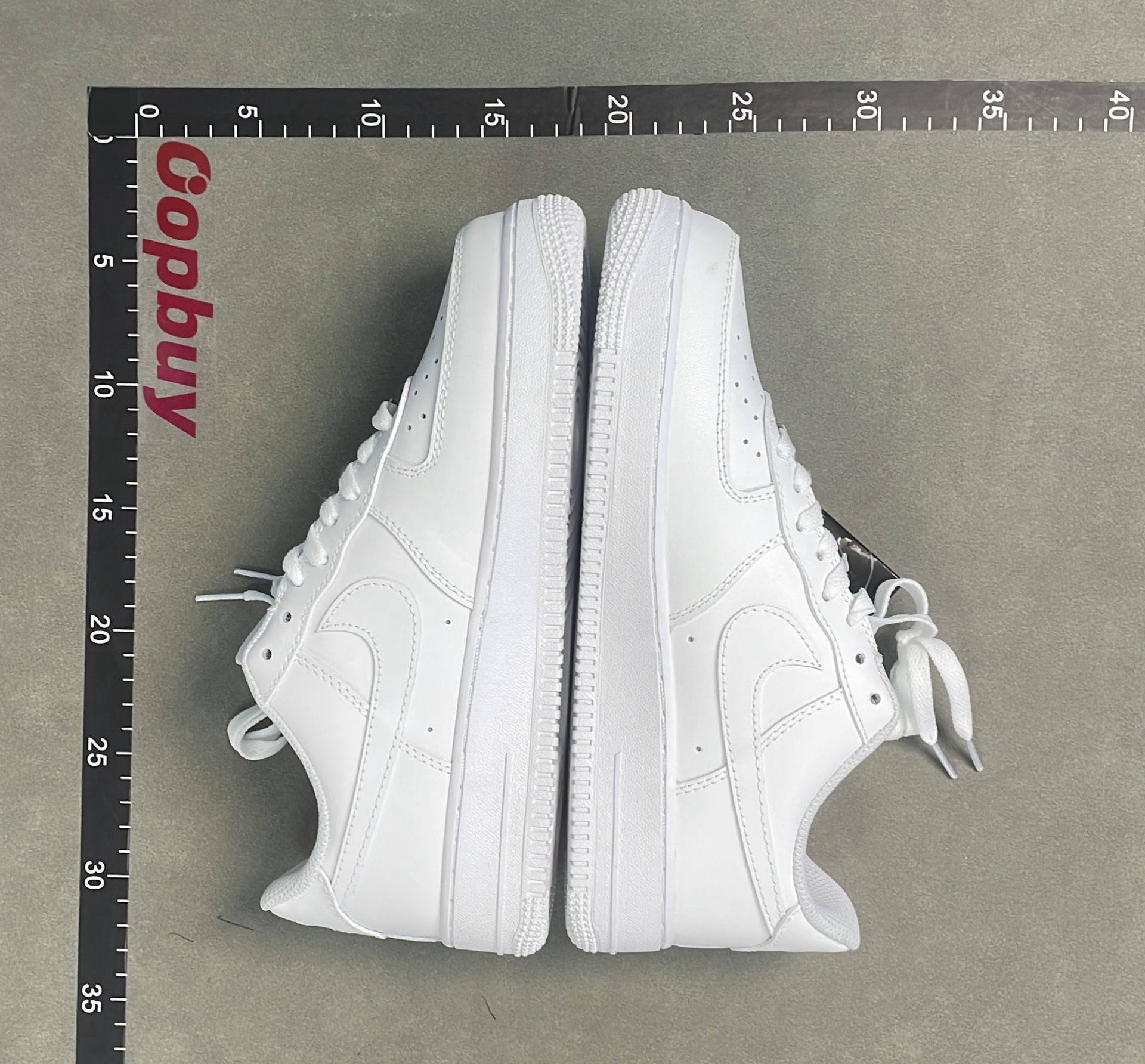 Nike Air Force 1 Low Supreme Collaboration Sneakers