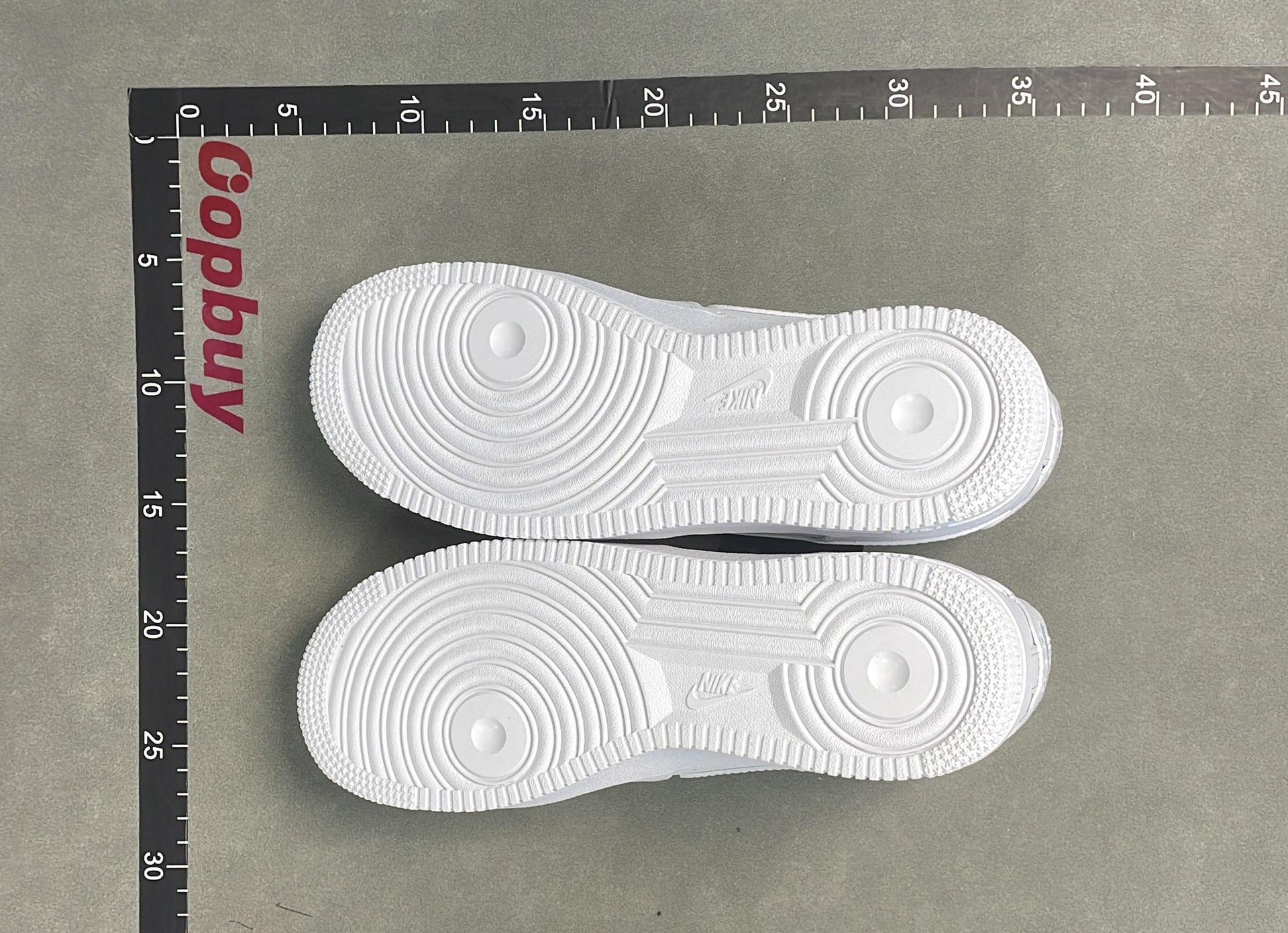 Nike Air Force 1 Low Supreme Collaboration Sneakers