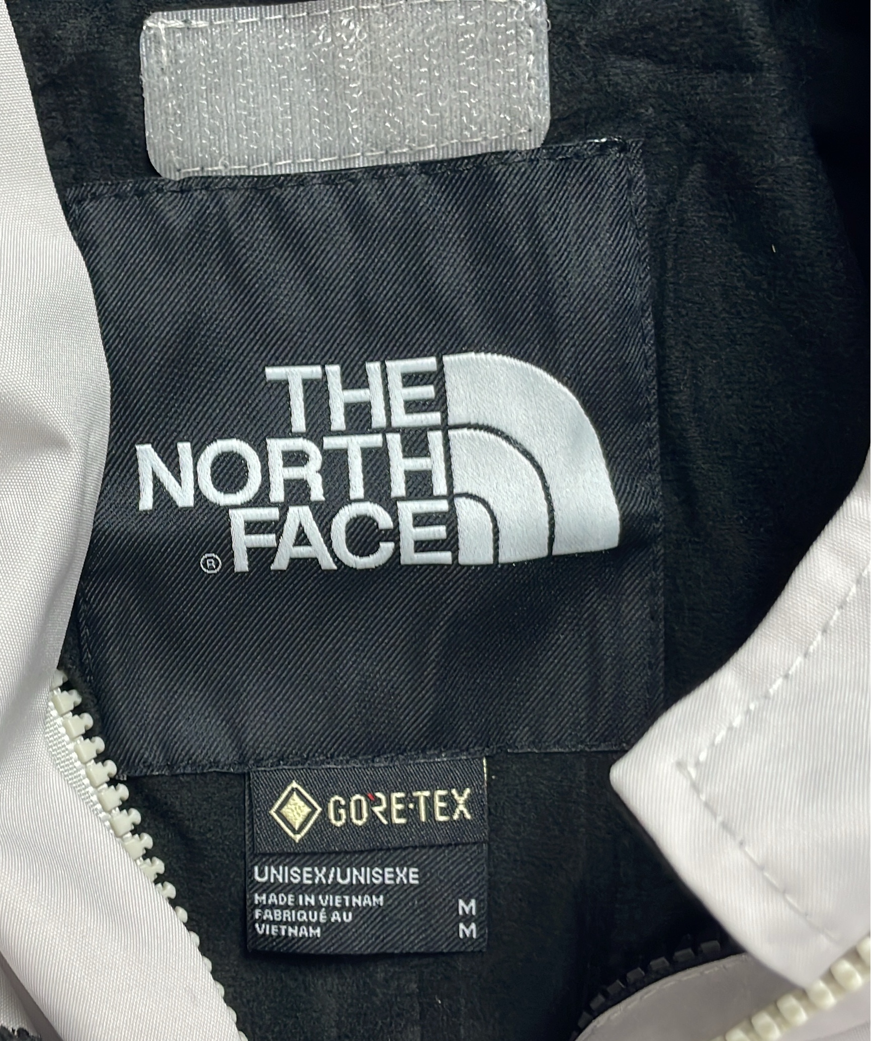 The North Face GORE-TEX Jacket - Beige and Black Outdoor Waterproof Coat