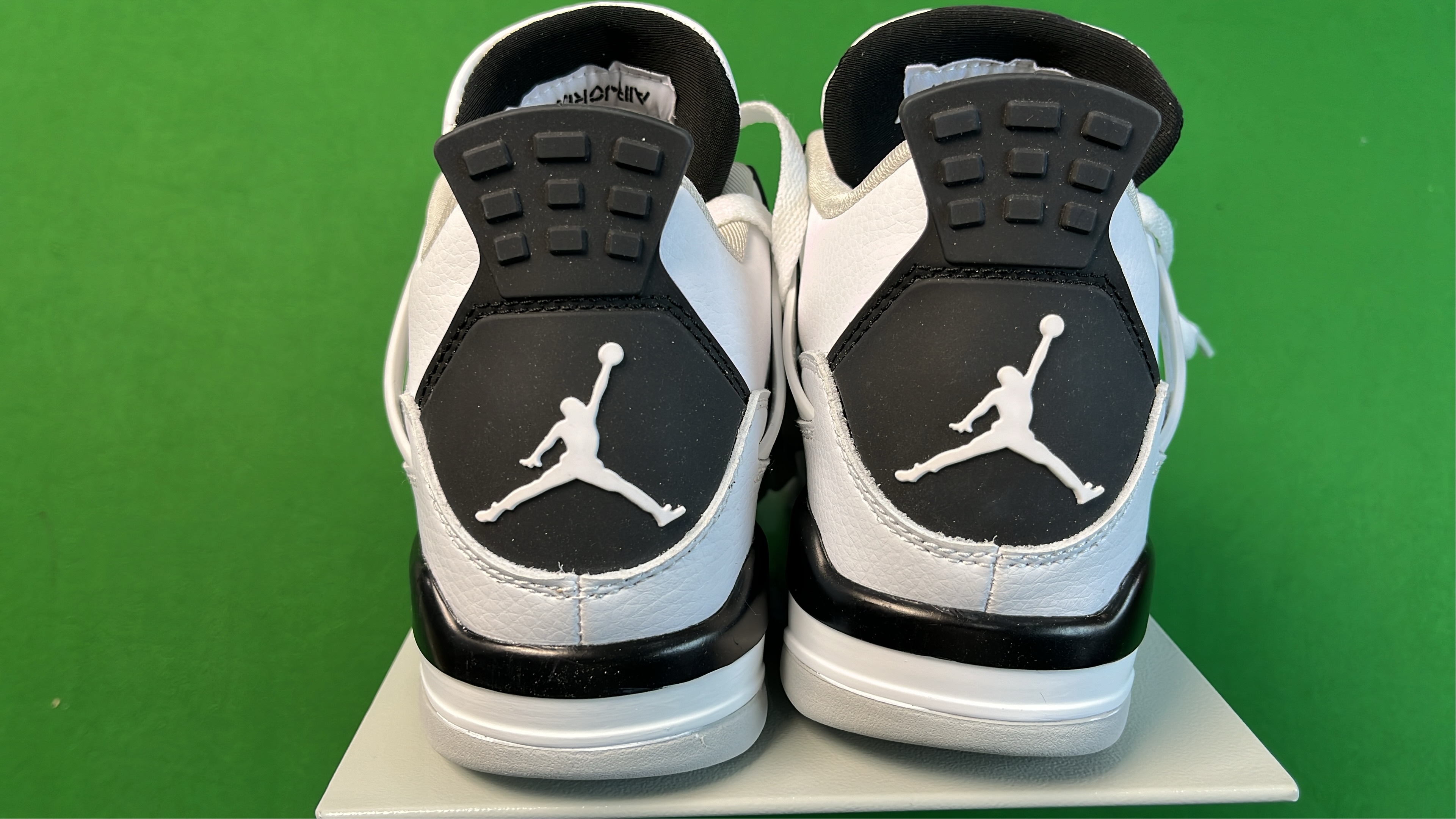 Nike Air Jordan 4 Retro Sneakers