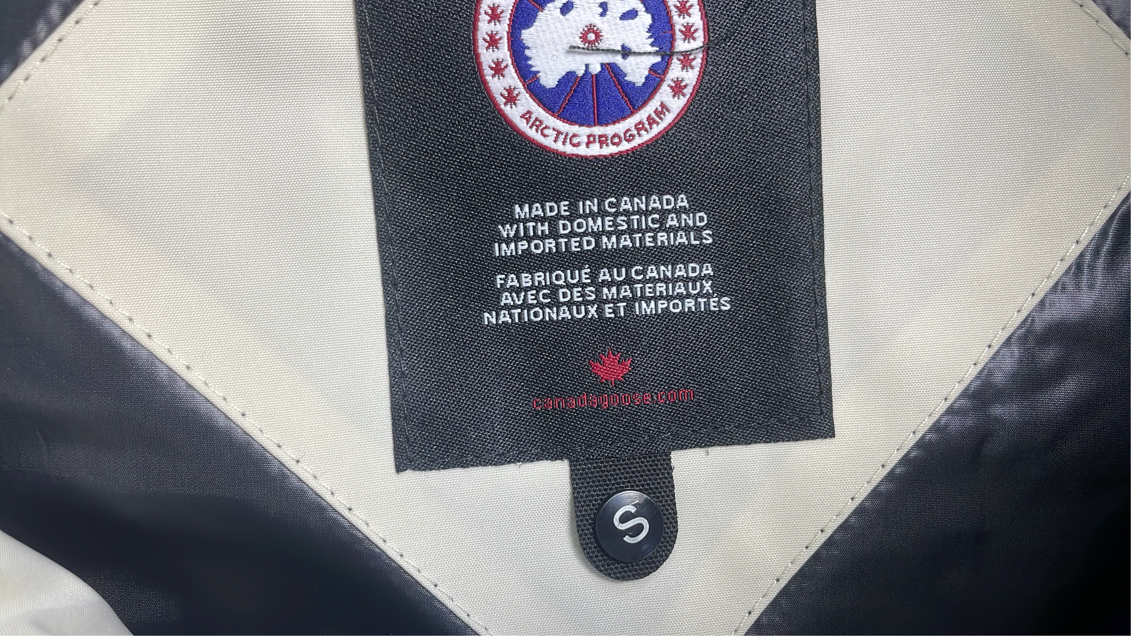Canada Goose Down Jacket for Men and Women - Winter Warm Parka with Fur Hood