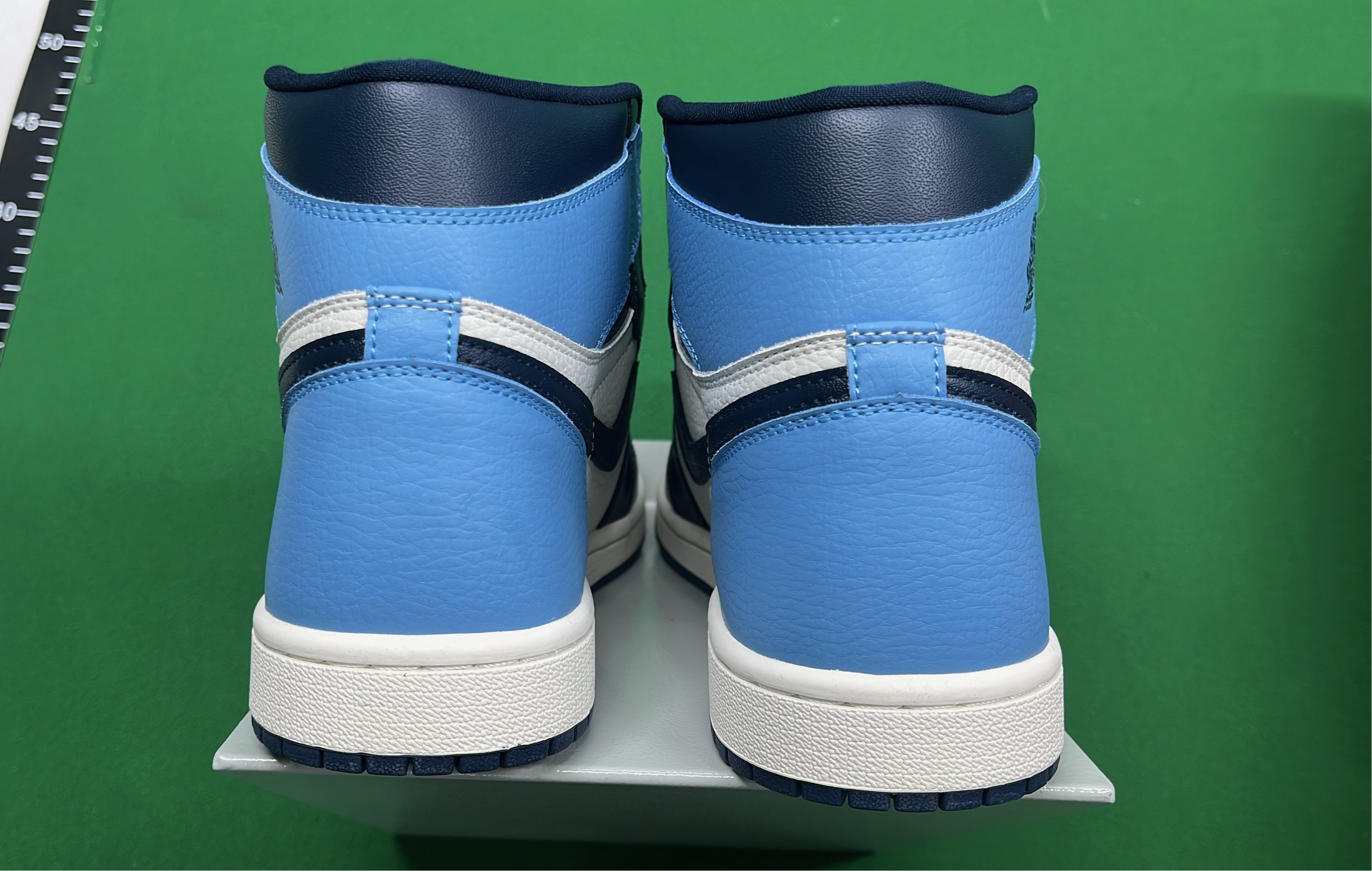 Air Jordan 1 Black曜石 Small Waist Edition