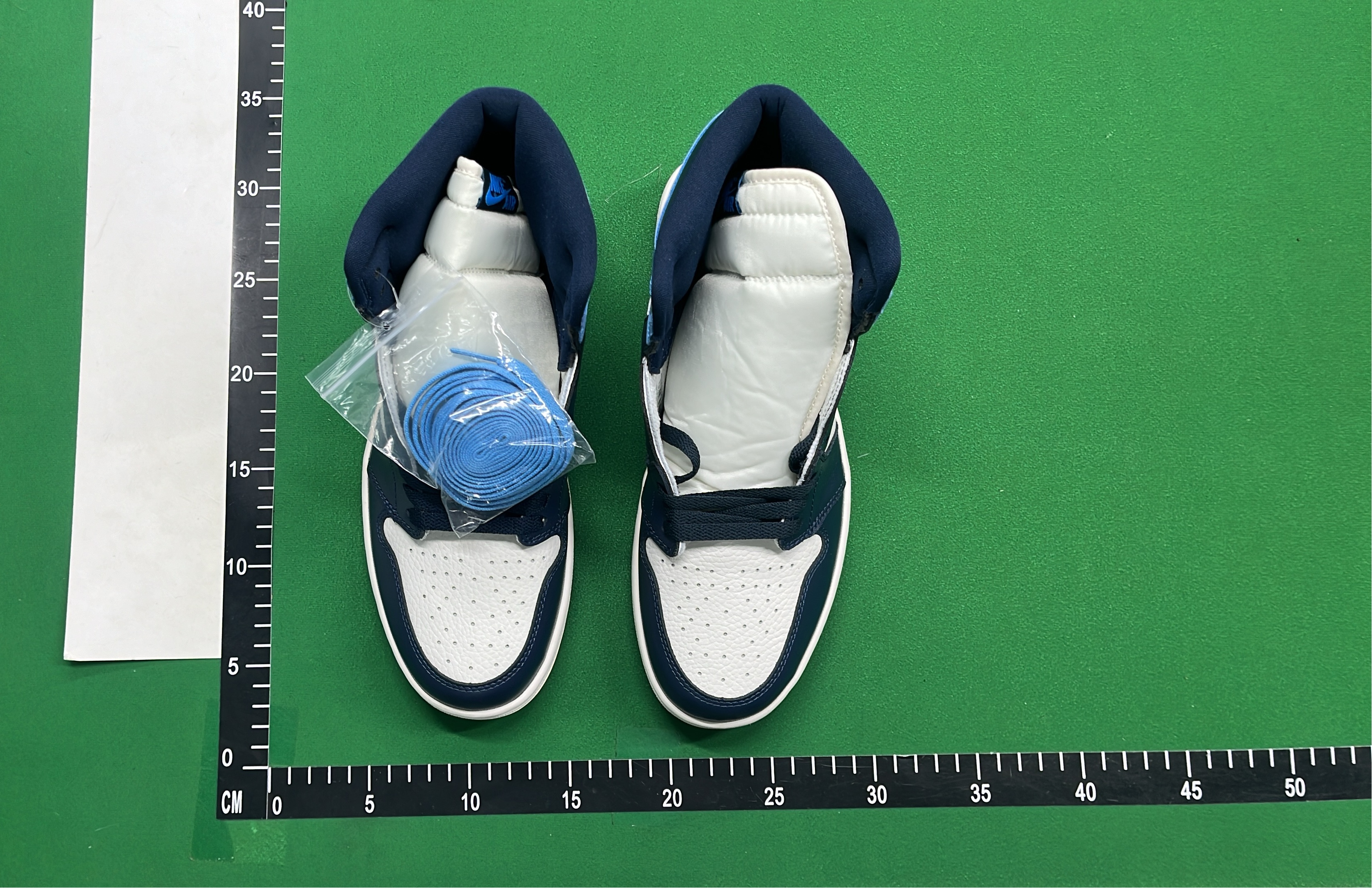 Air Jordan 1 Black曜石 Small Waist Edition