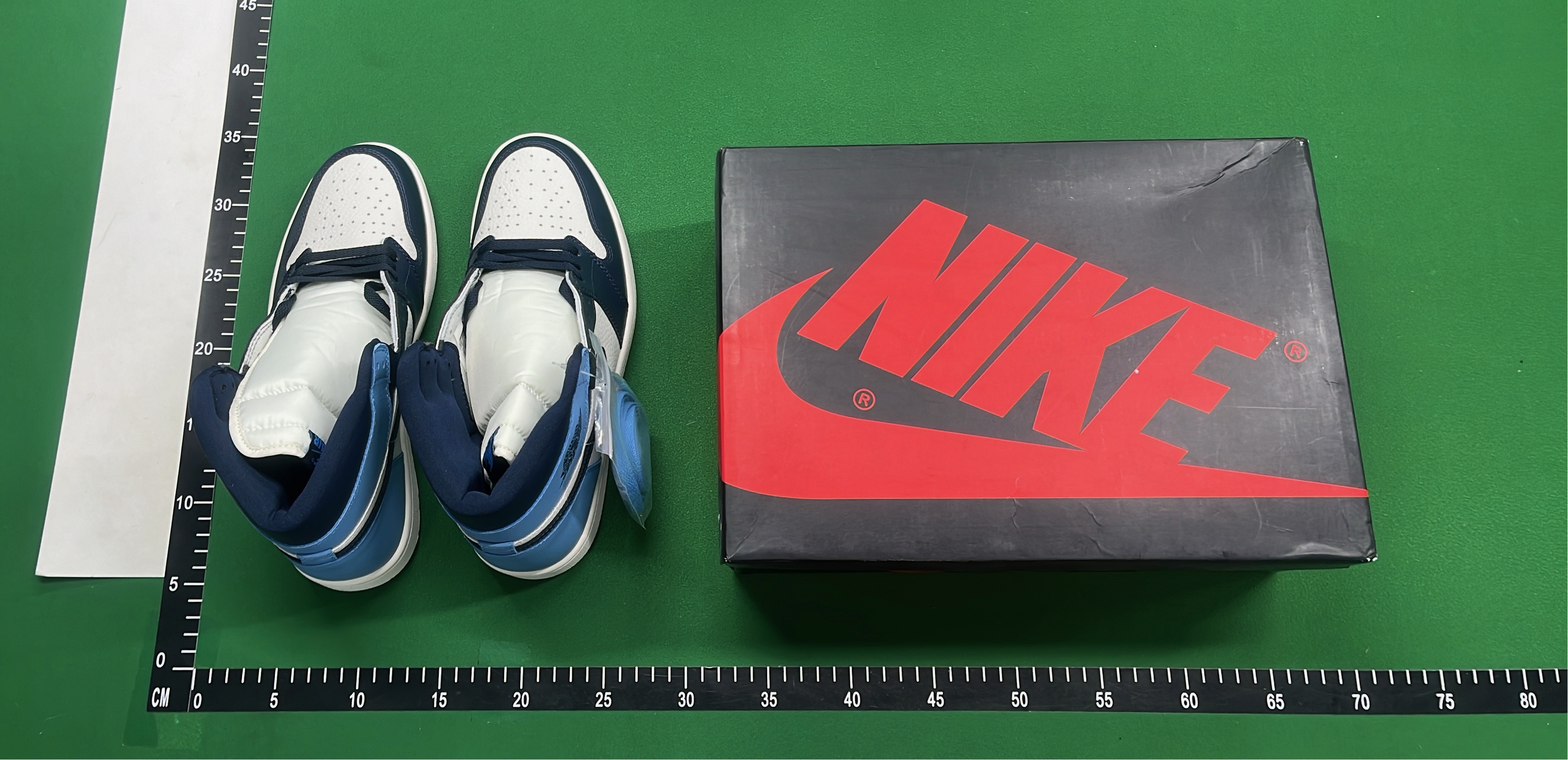 Air Jordan 1 Black曜石 Small Waist Edition